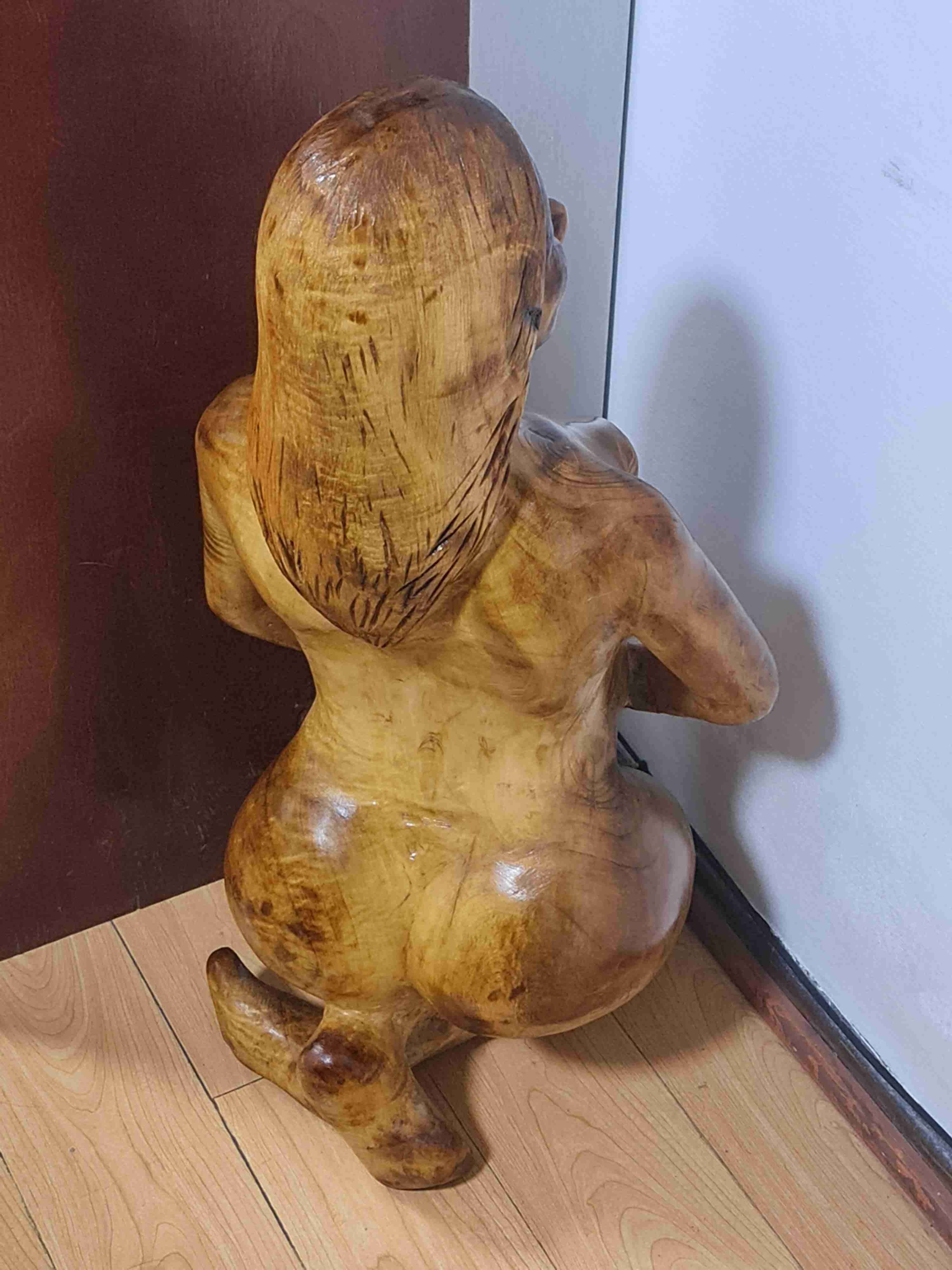 Escultura en madera de mujer - 3