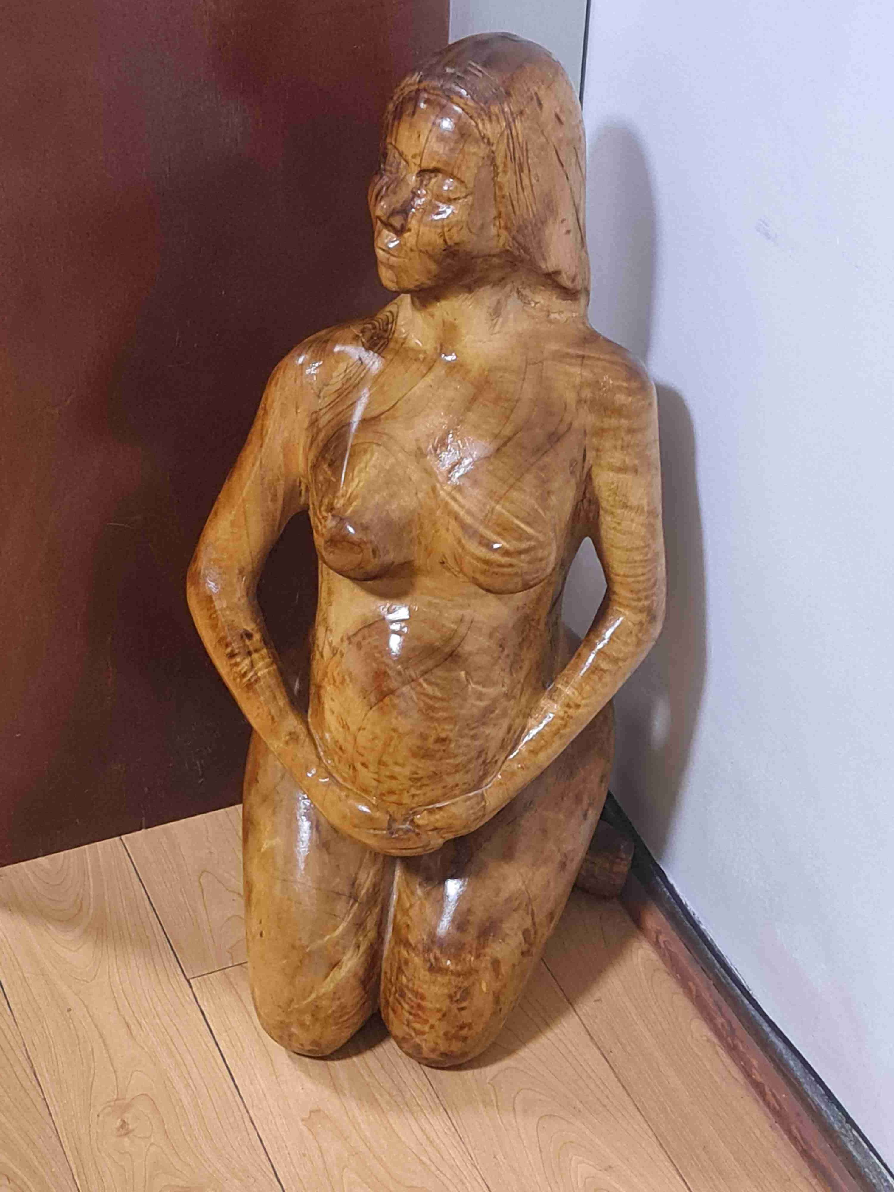Escultura en madera de mujer - 4