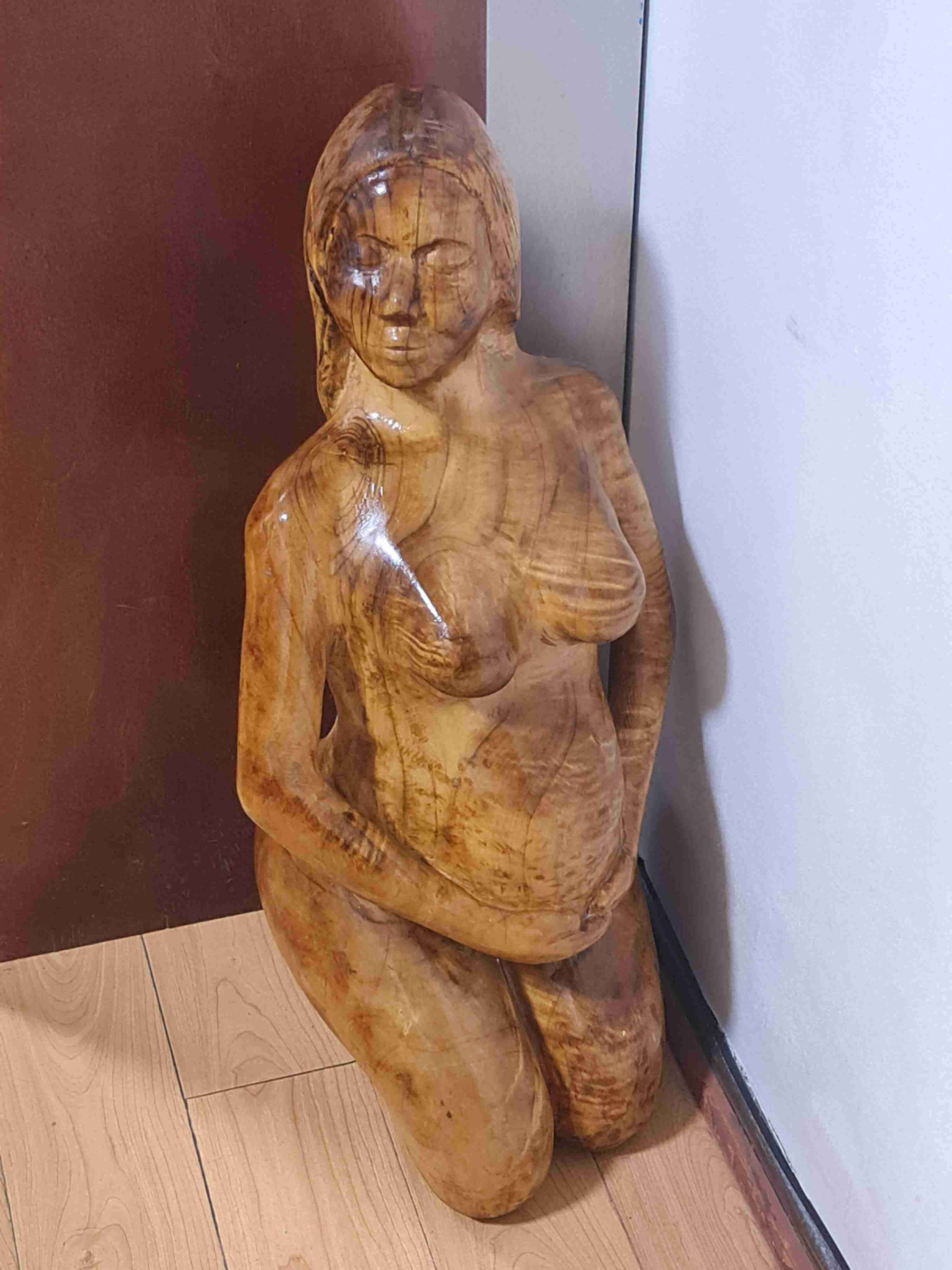 Escultura en madera de mujer - 5