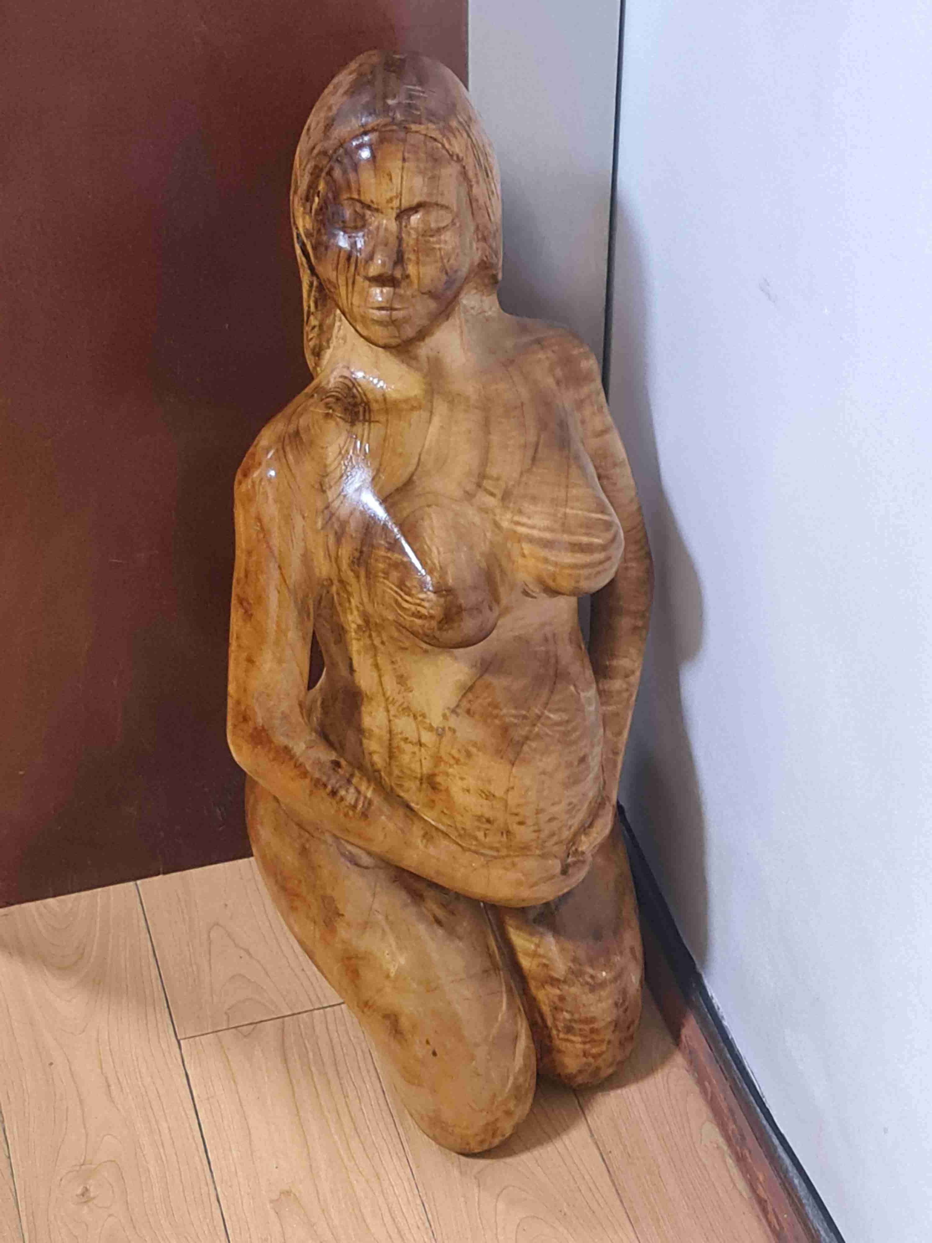 Escultura en madera de mujer - 6