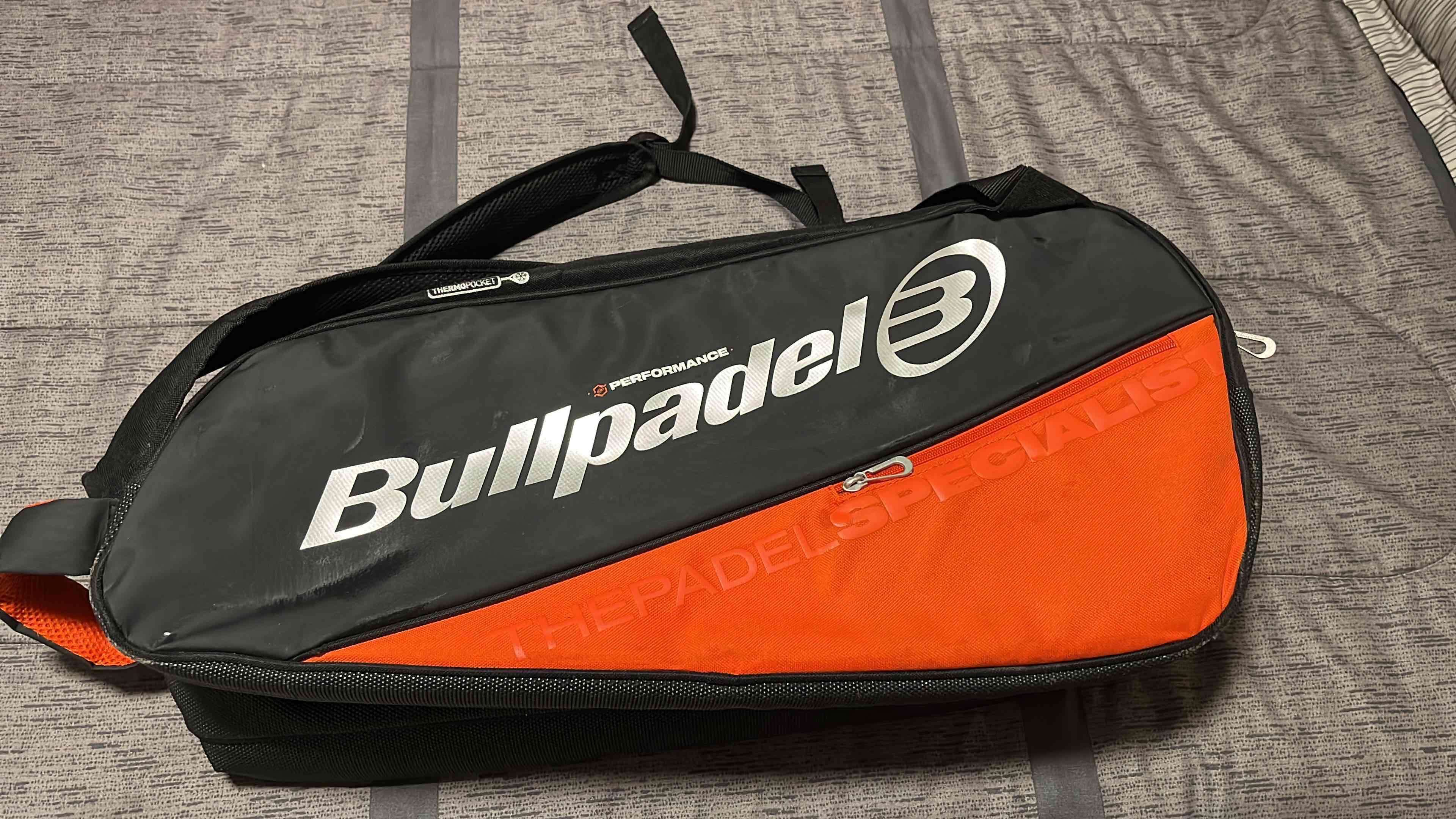 Paletero Bullpadel negro y rojo - 1