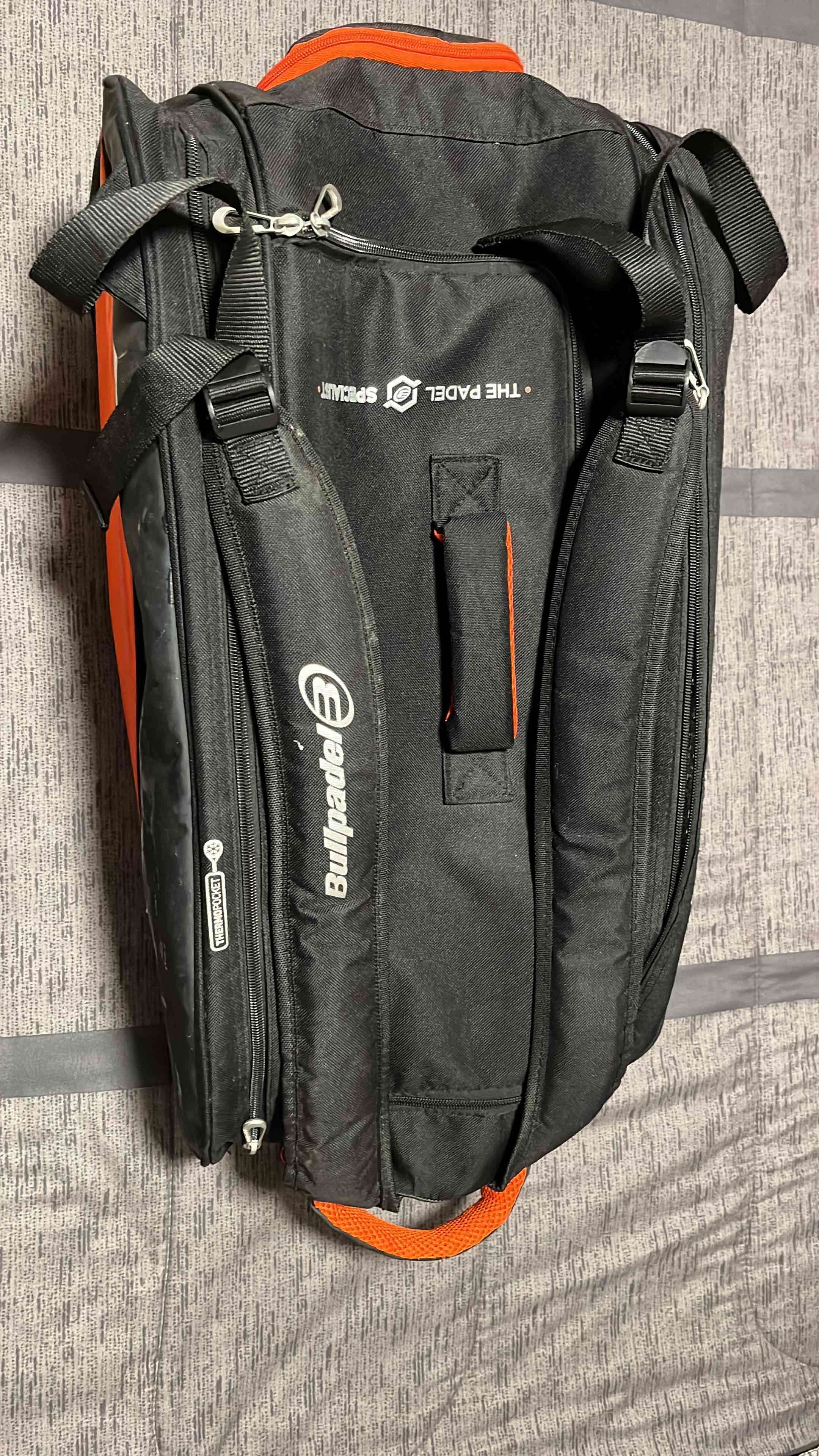 Paletero Bullpadel negro y rojo - 4