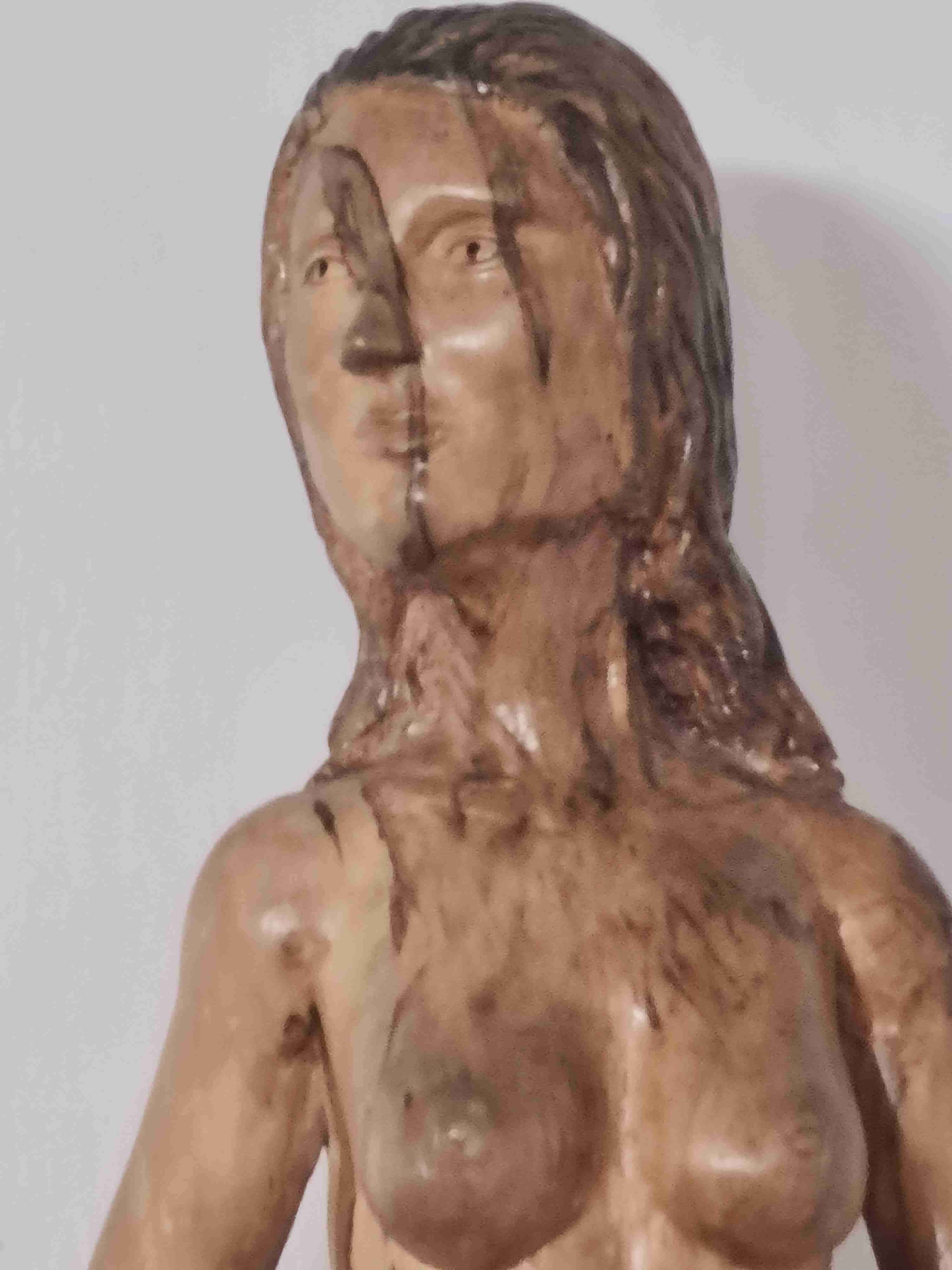 Escultura en madera de mujer - miniatura 2