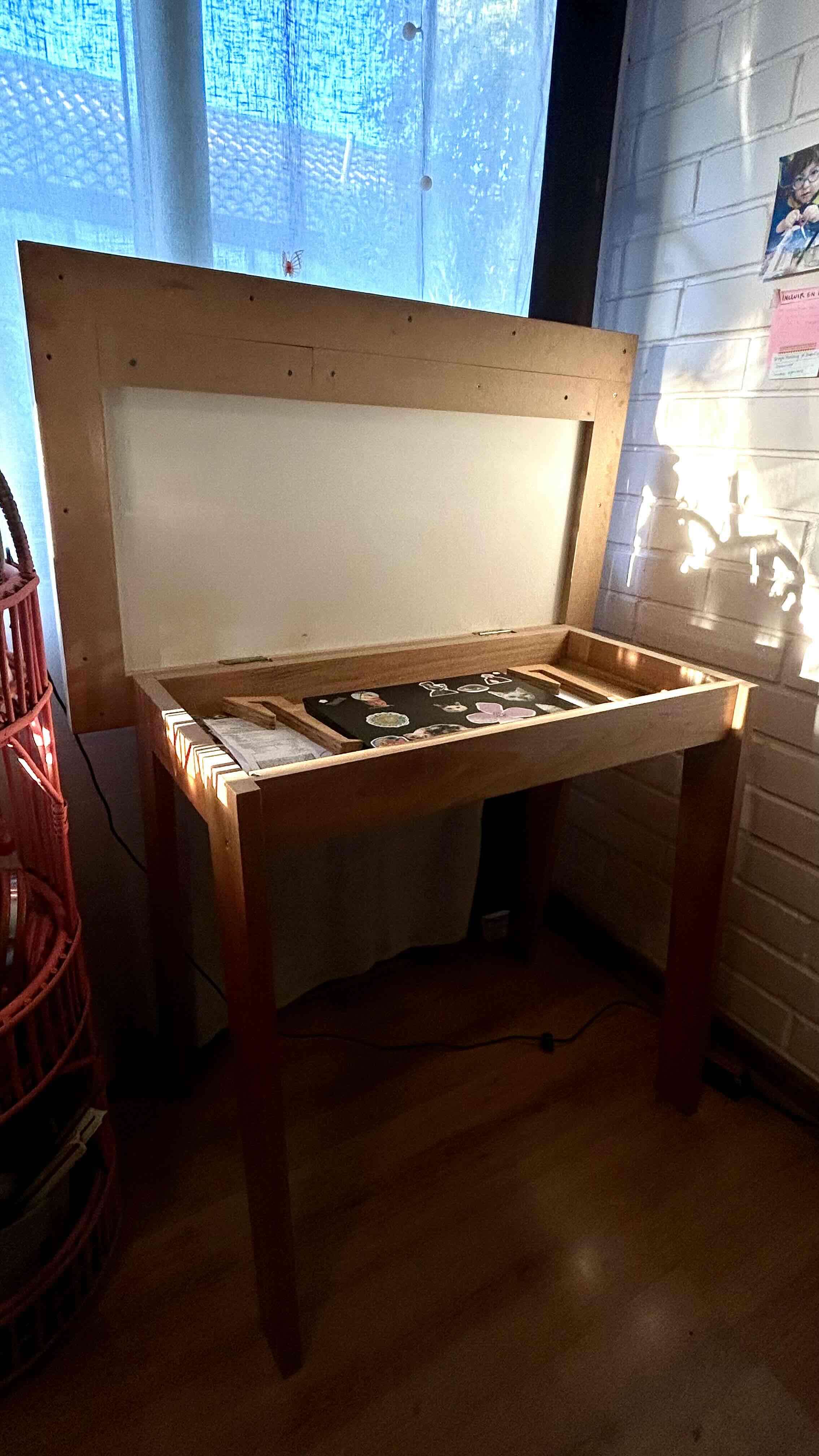 Escritorio blanco minimalista - 4