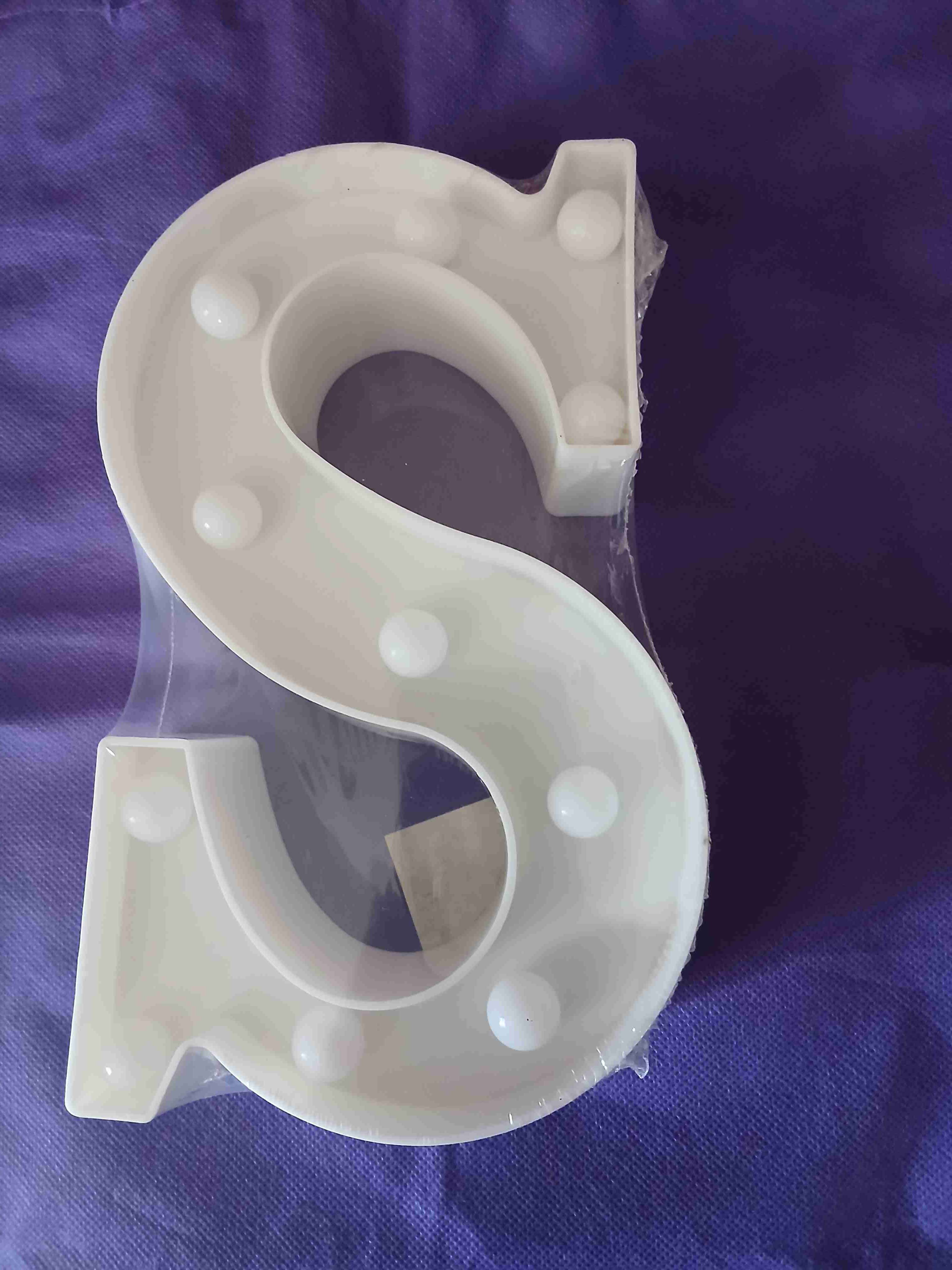 Luz decorativa letra 'S'