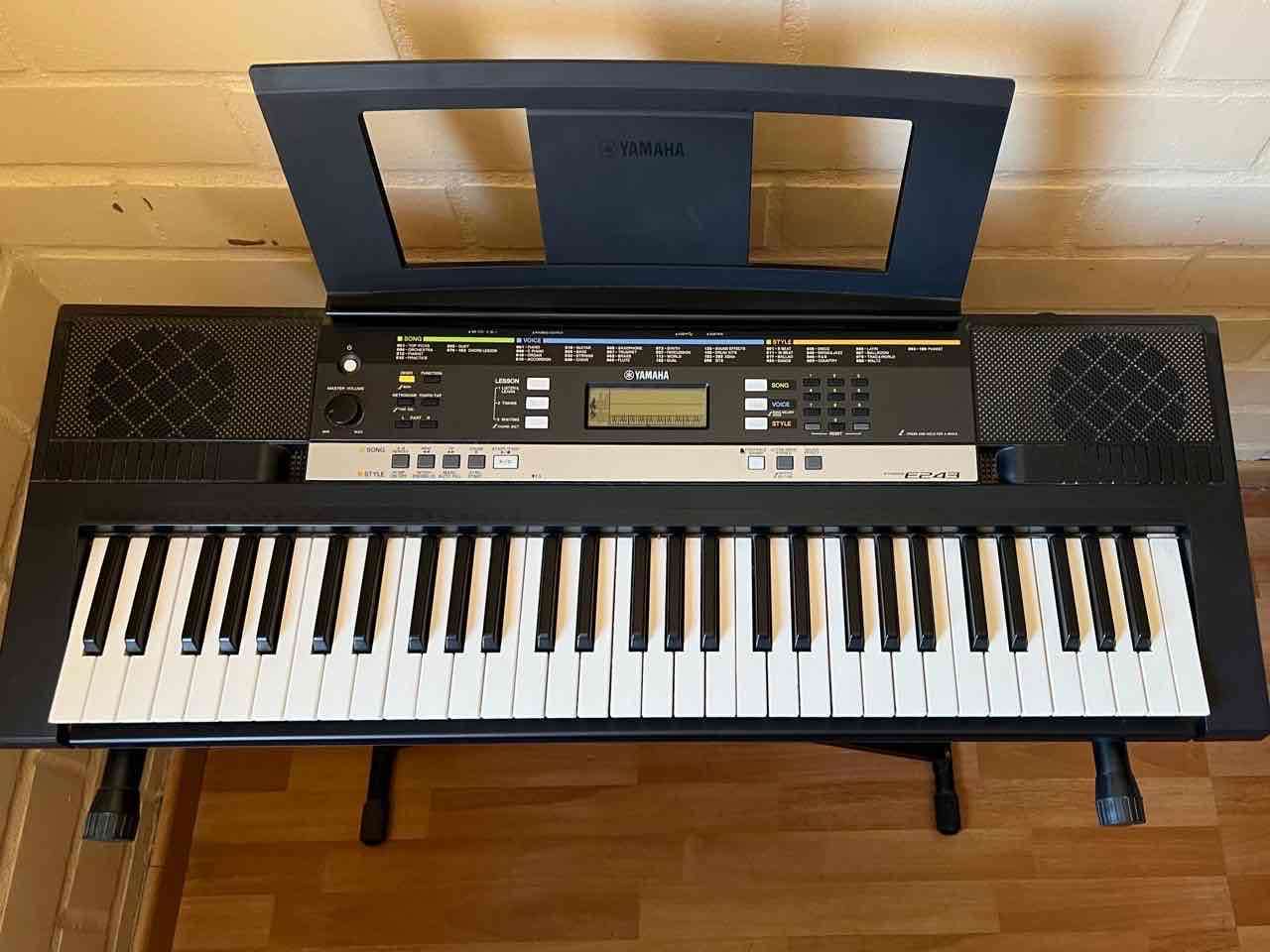 Teclado electrónico Yamaha - miniatura 1