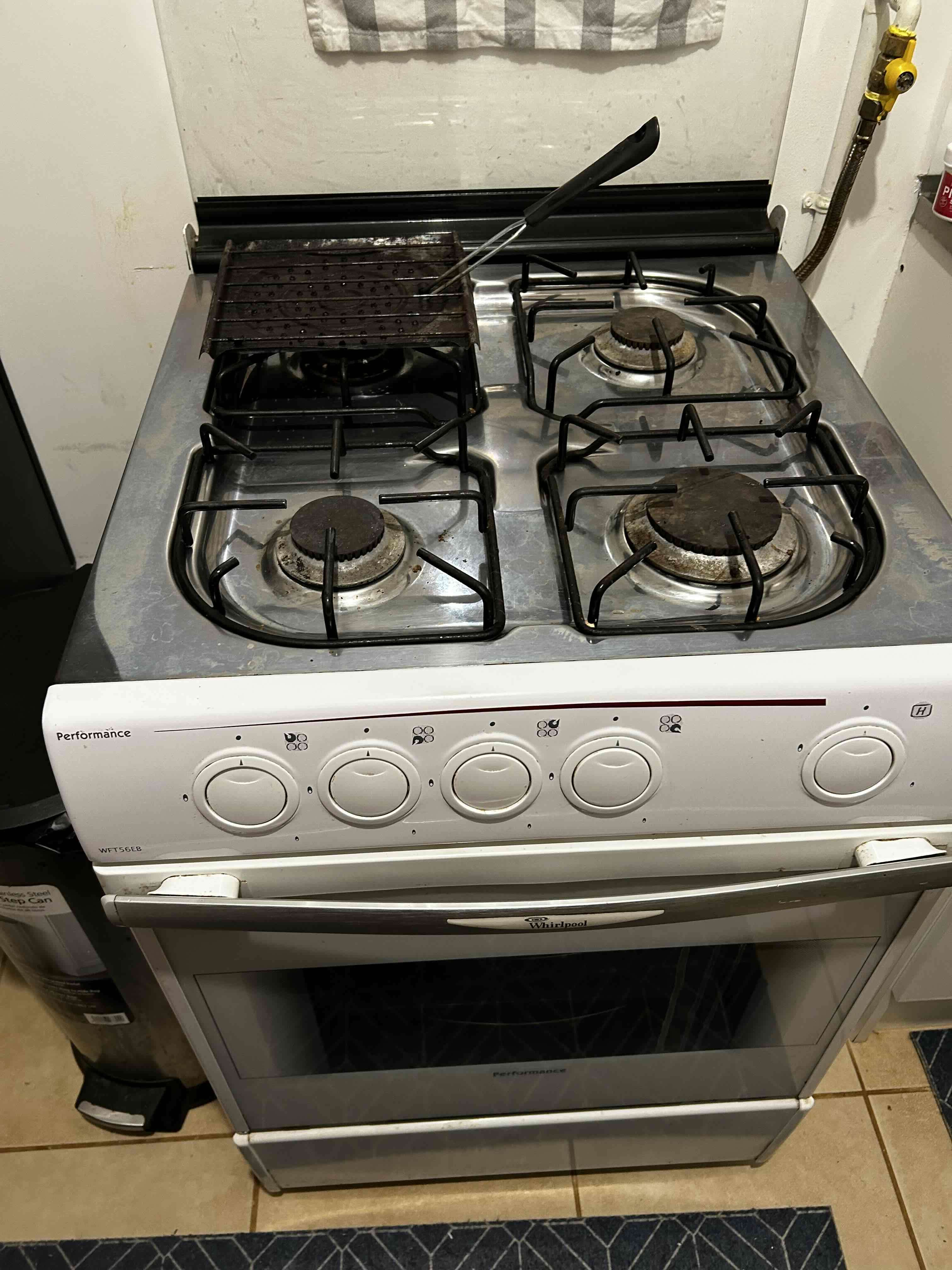 Cocina a gas con horno - 1