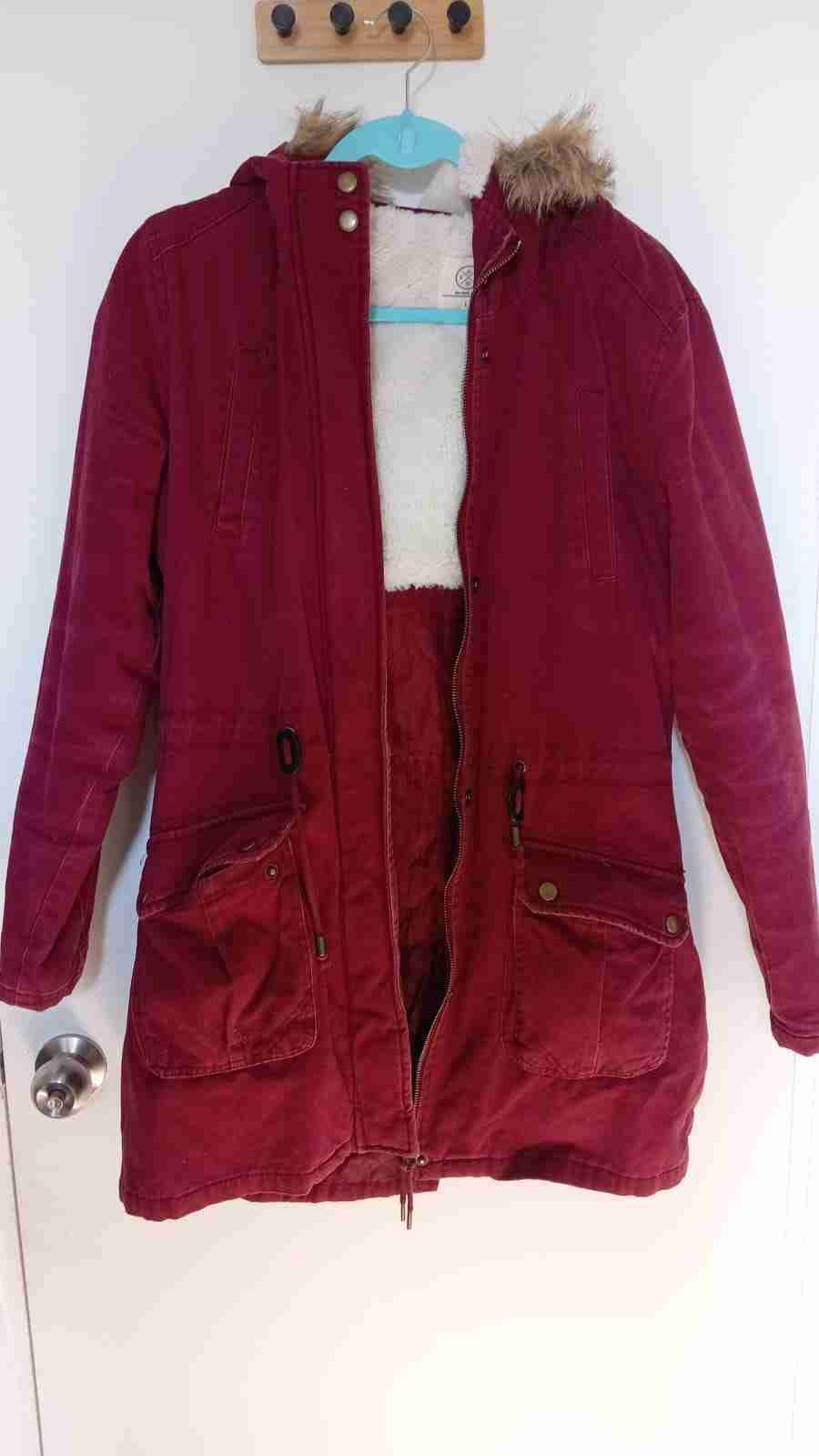 Parka roja con capucha - miniatura 1