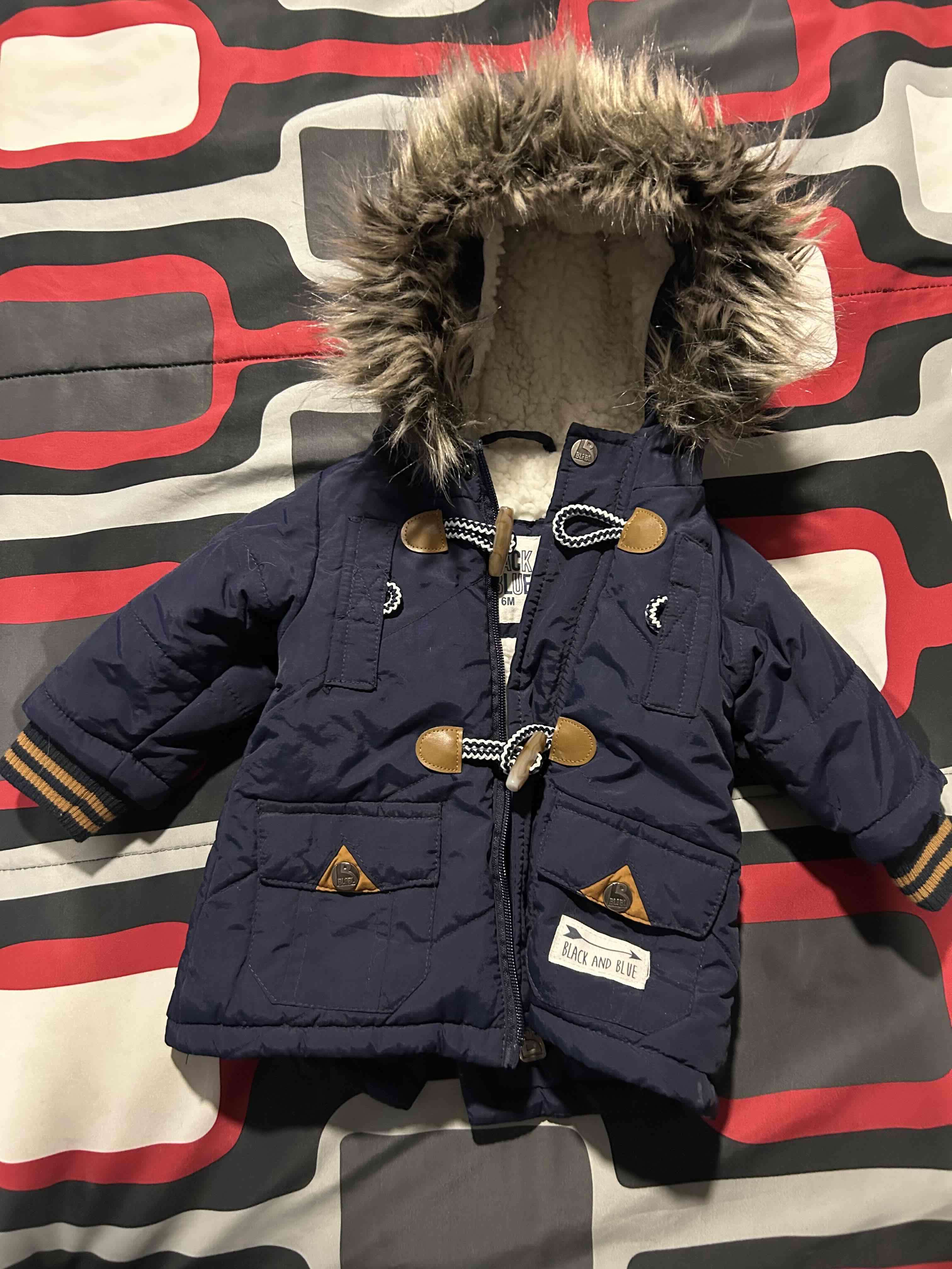 Abrigo azul con capucha peluda - miniatura 1