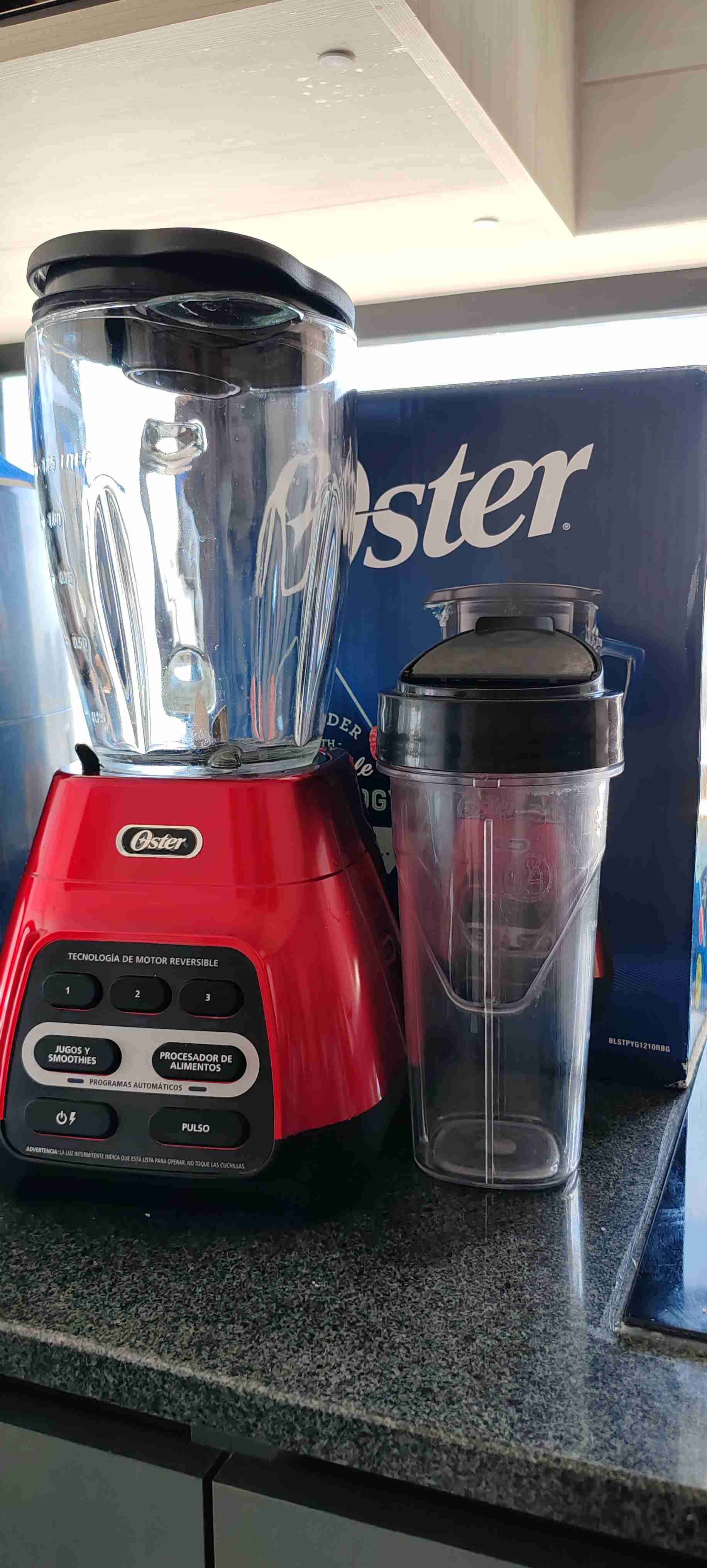 Licuadora Oster roja con vaso Blend-N-Go - miniatura 1