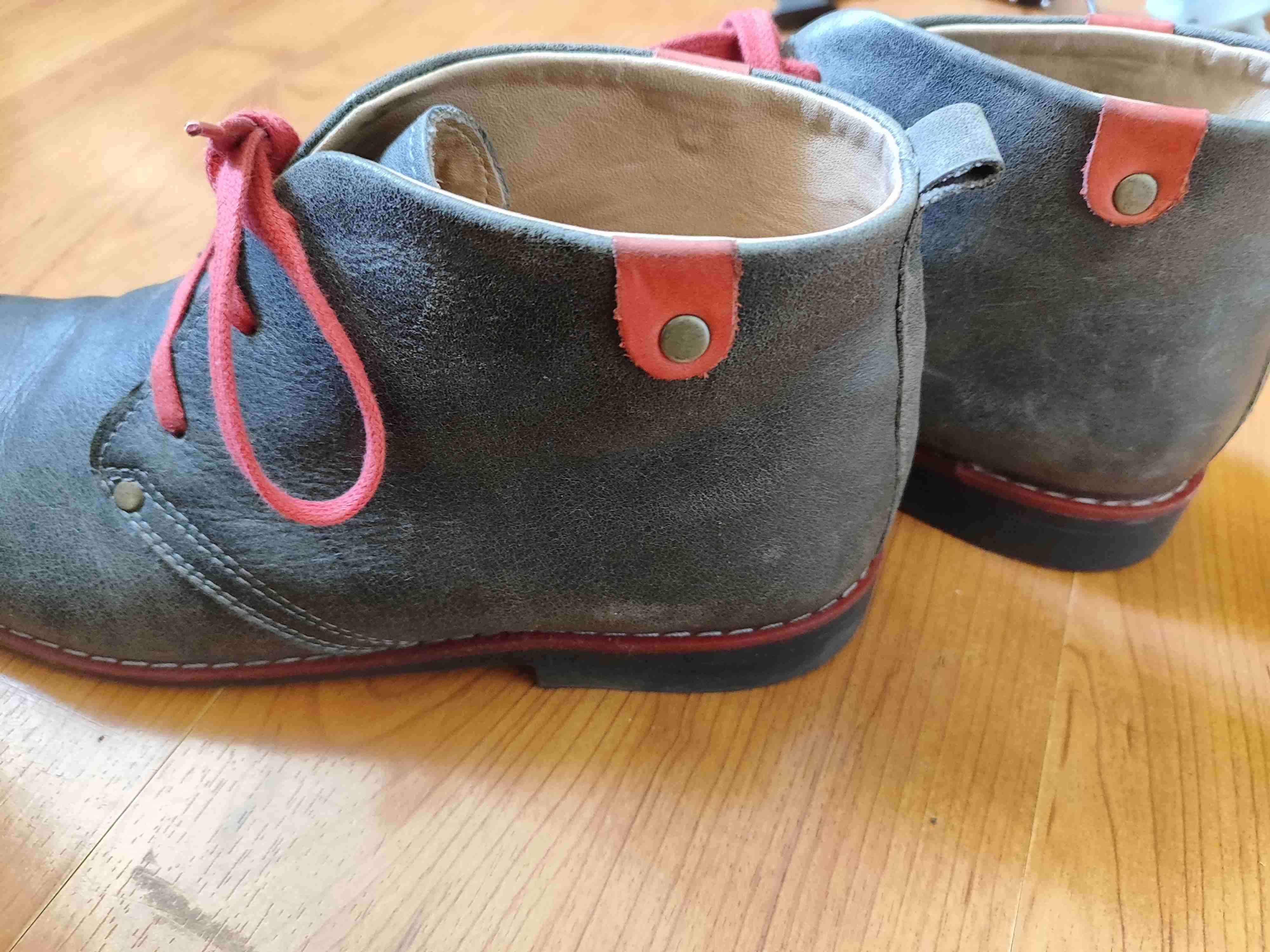 Botines de cuero con cordones rojos - miniatura 2