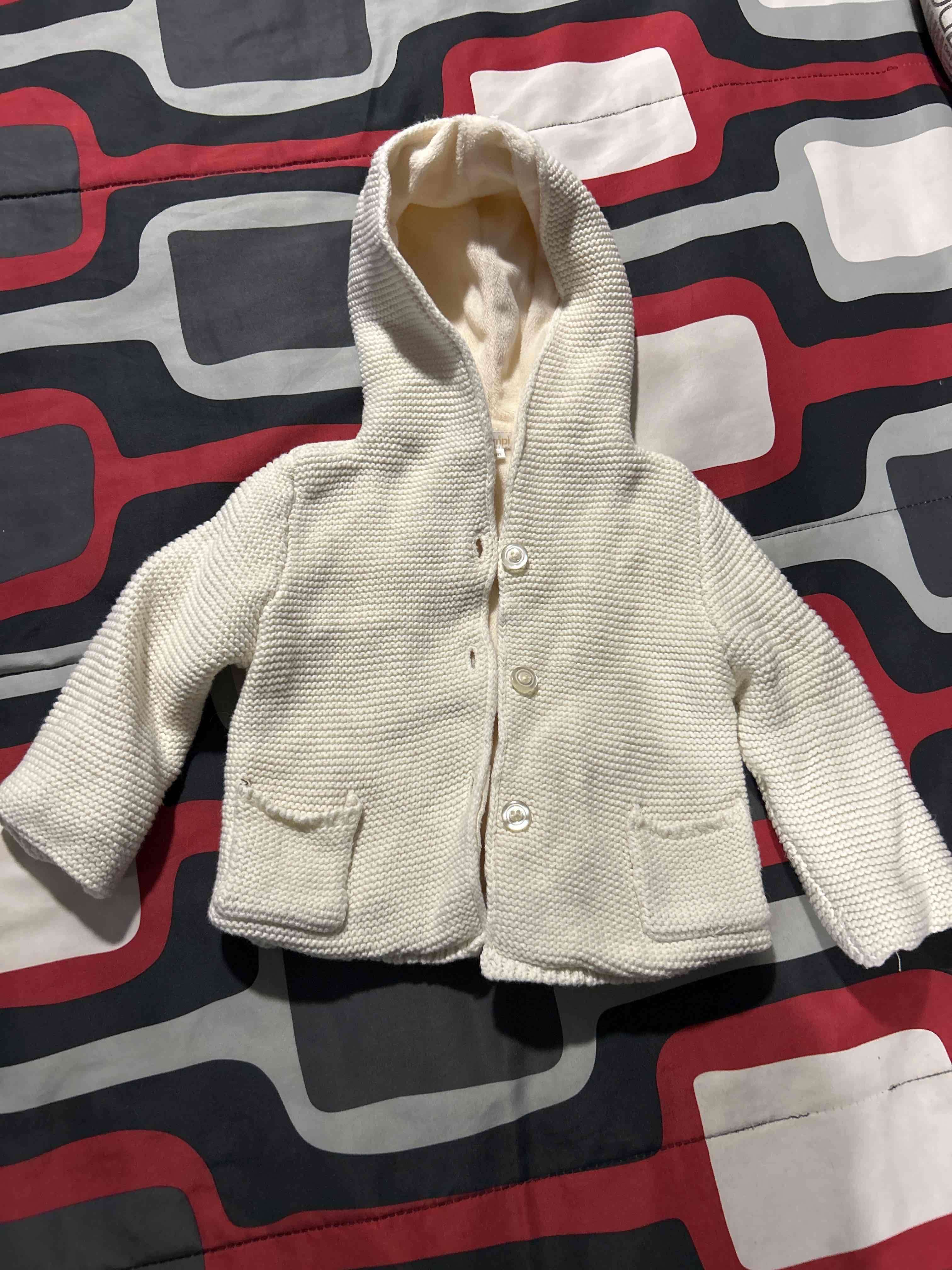Chaqueta de bebé con capucha blanca - 1