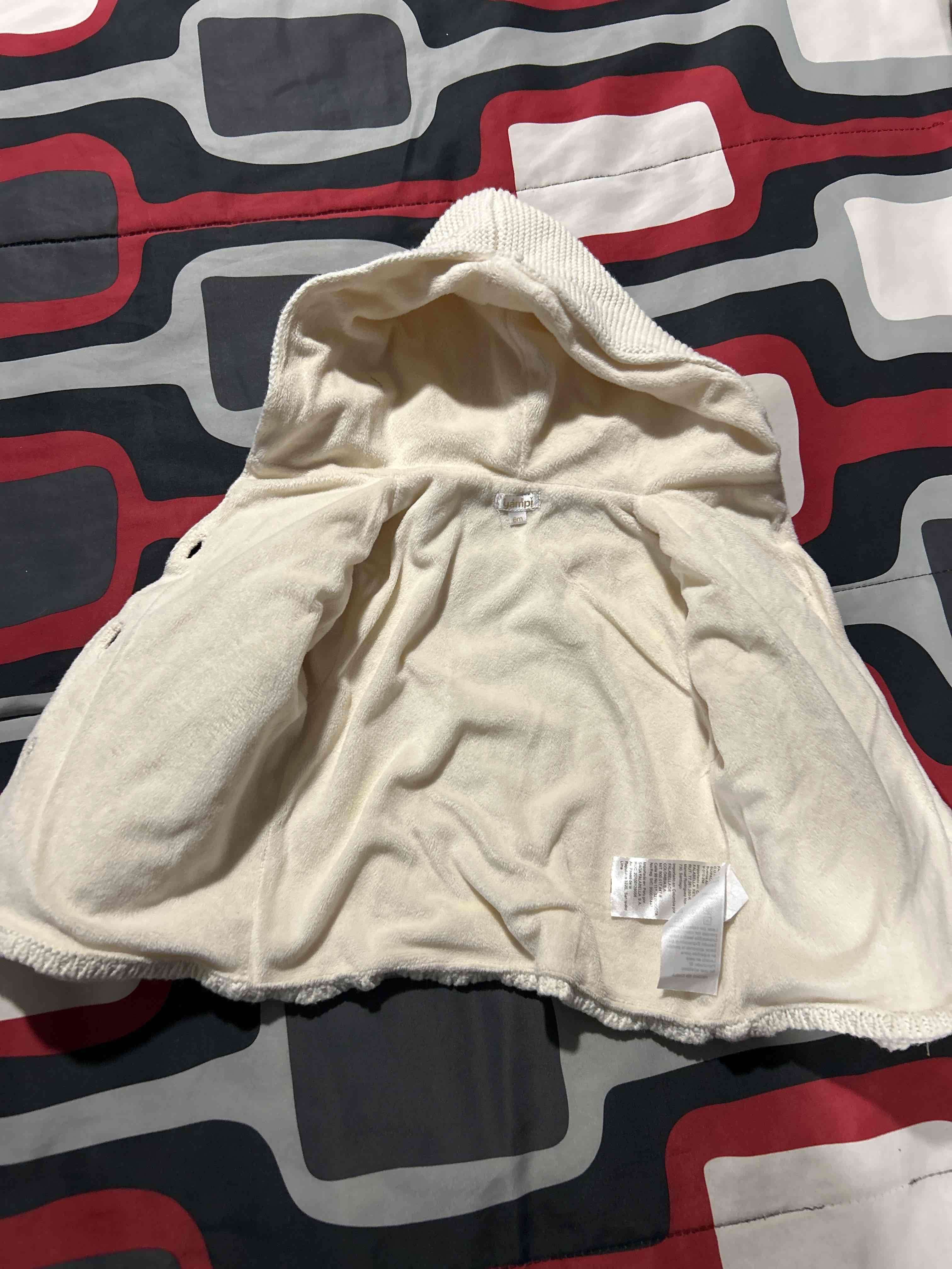 Chaqueta de bebé con capucha blanca - 2