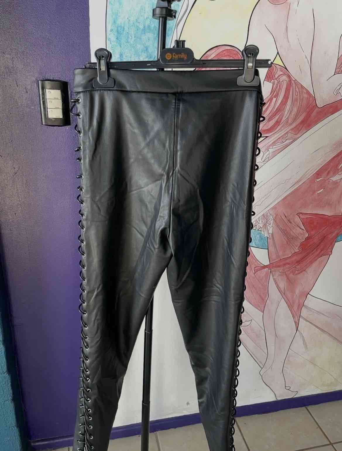 Pantalones de eco cuero negro con cordones - miniatura 3