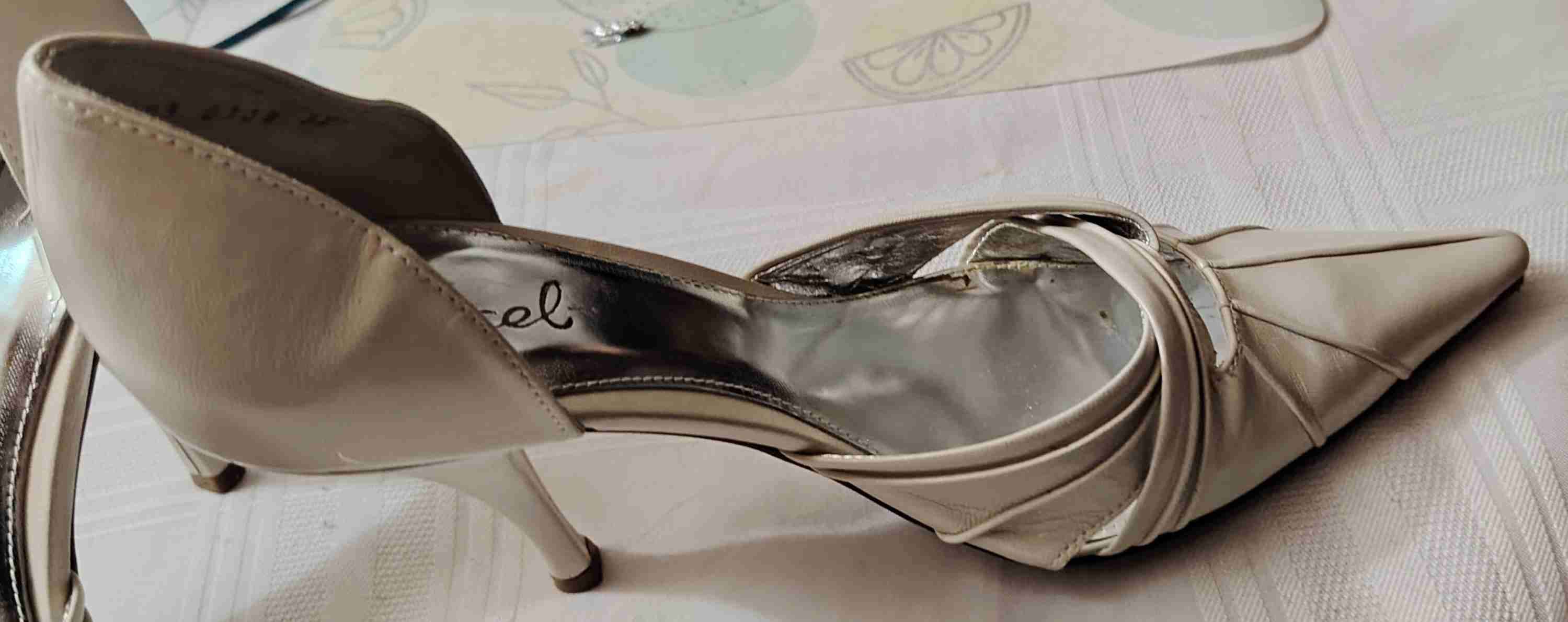 Zapatos de tacón color beige - 2