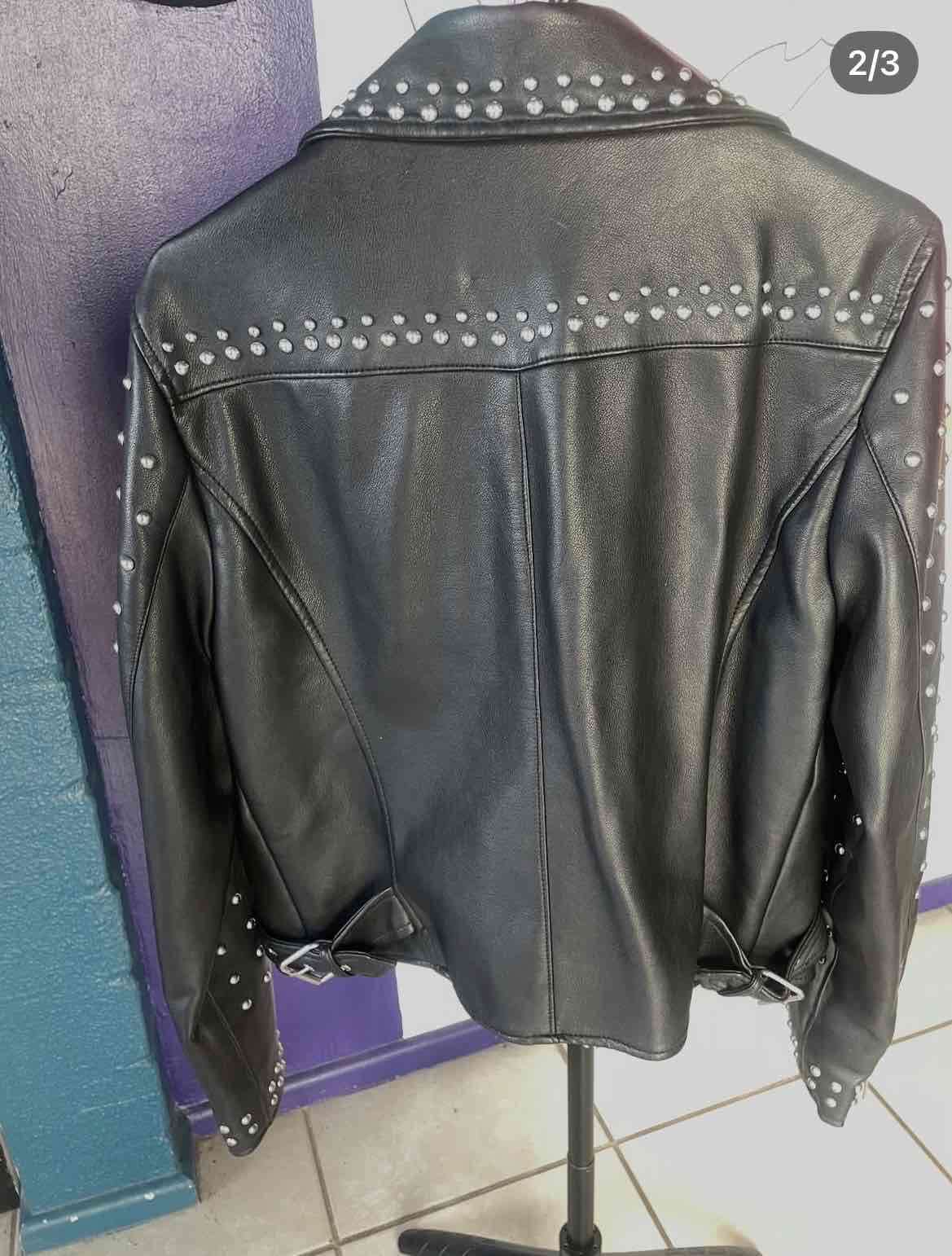 Chaqueta de eco cuero con tachas - miniatura 2