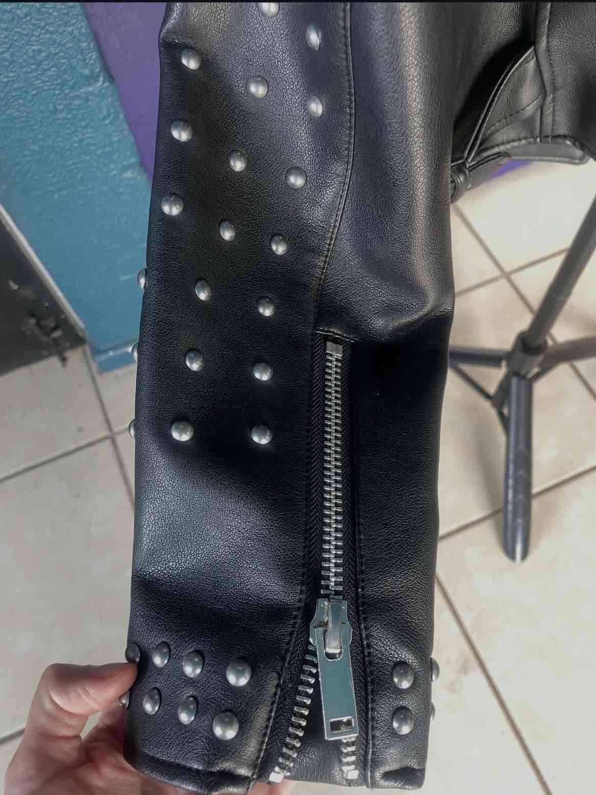 Chaqueta de eco cuero con tachas - miniatura 3