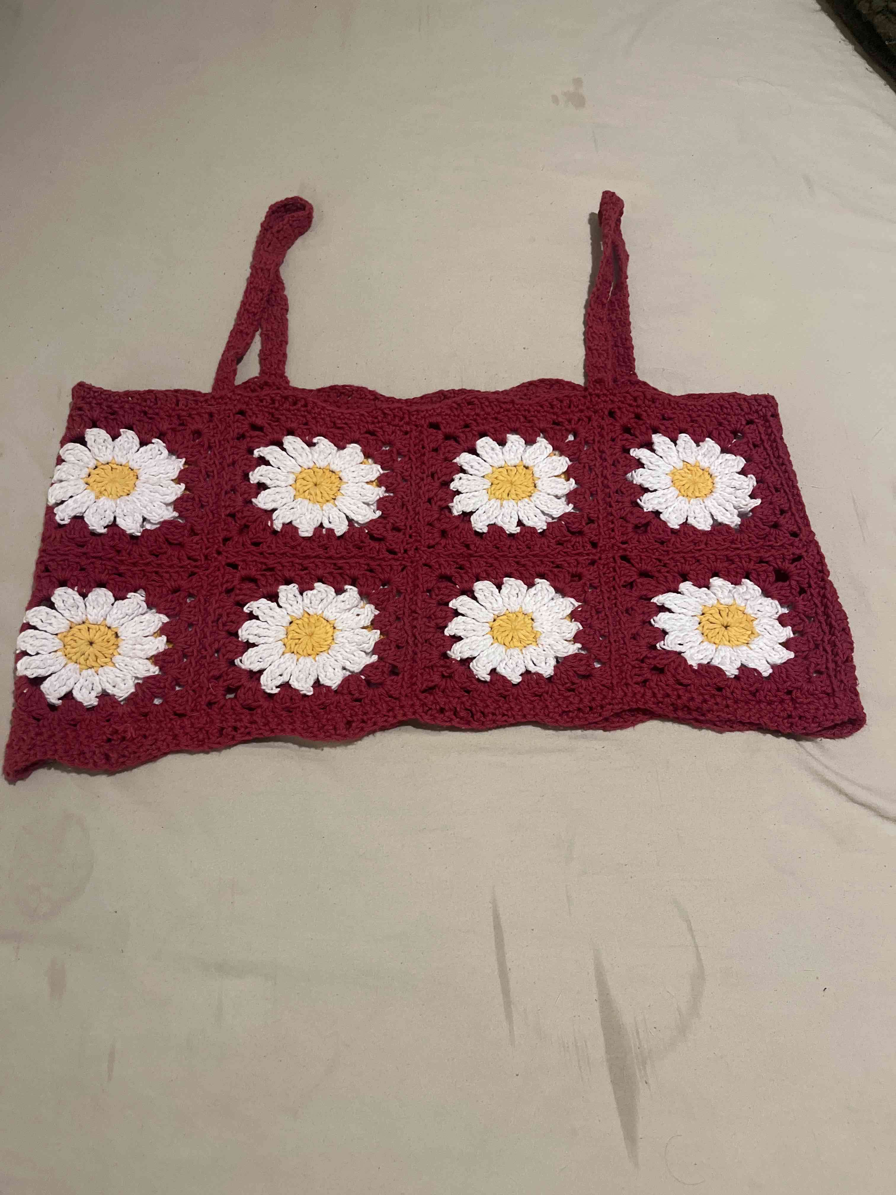 Crop top tejido con margaritas