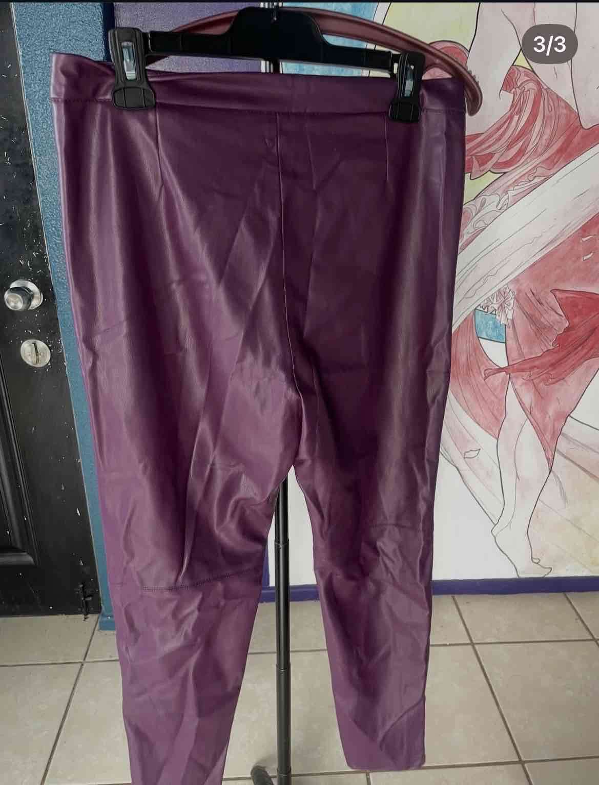 Pantalones de cuero sintético morados - miniatura 3