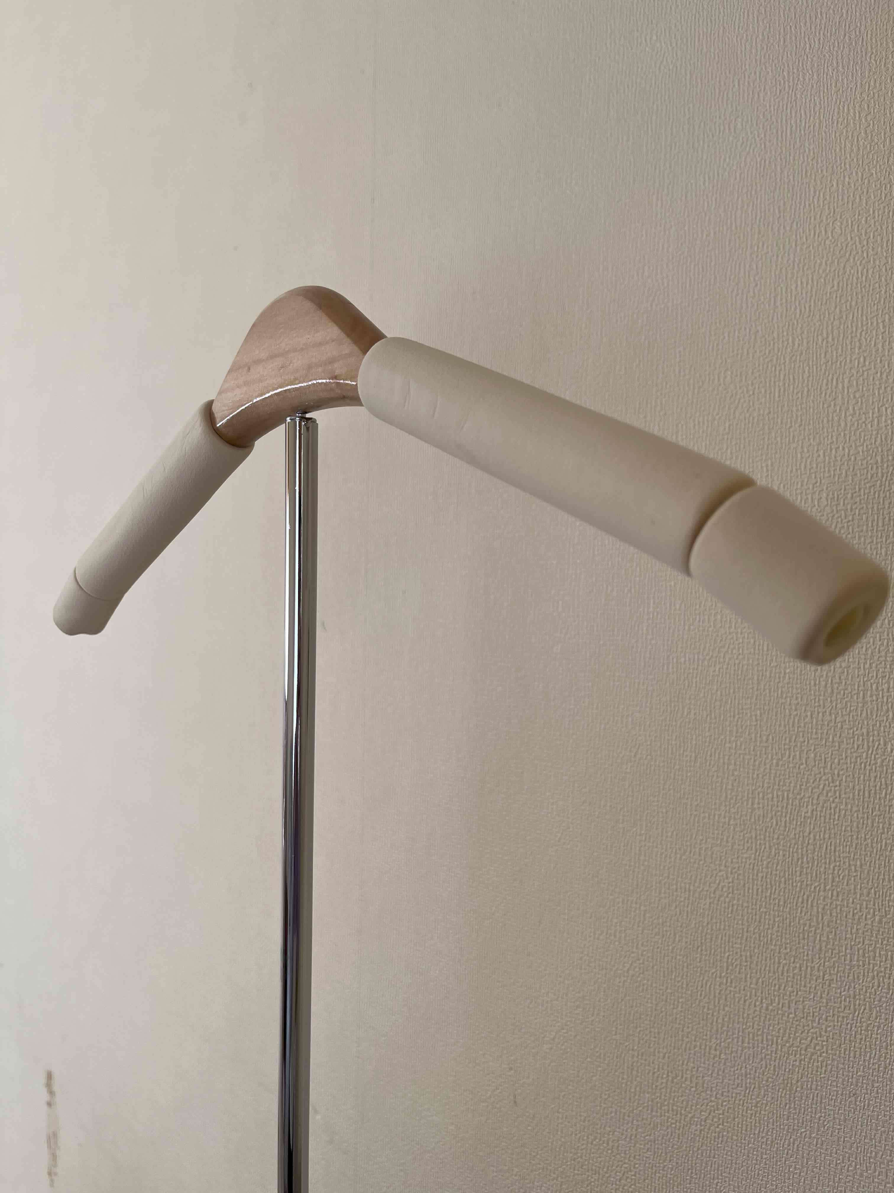 Perchero de pie cromado - 2