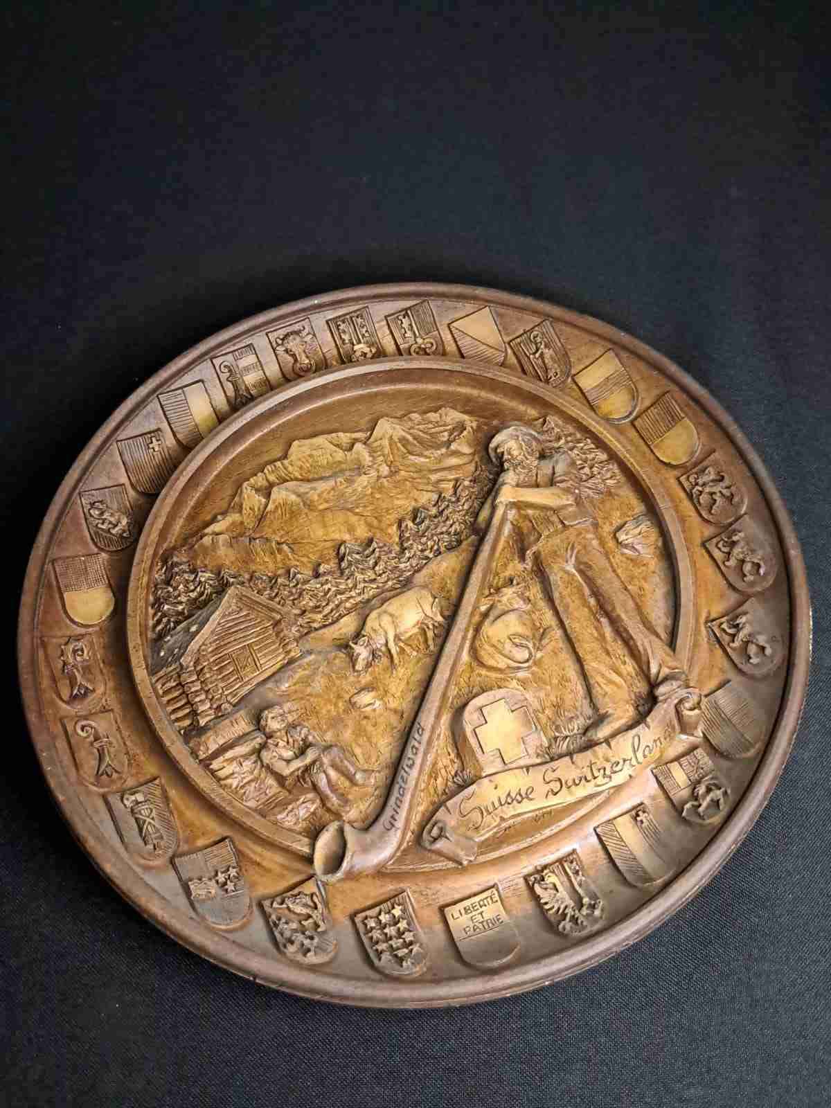 Plato decorativo de madera grabada - miniatura 1