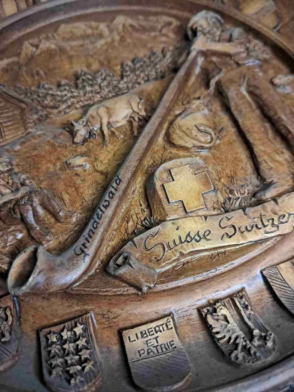 Plato decorativo de madera grabada - miniatura 3