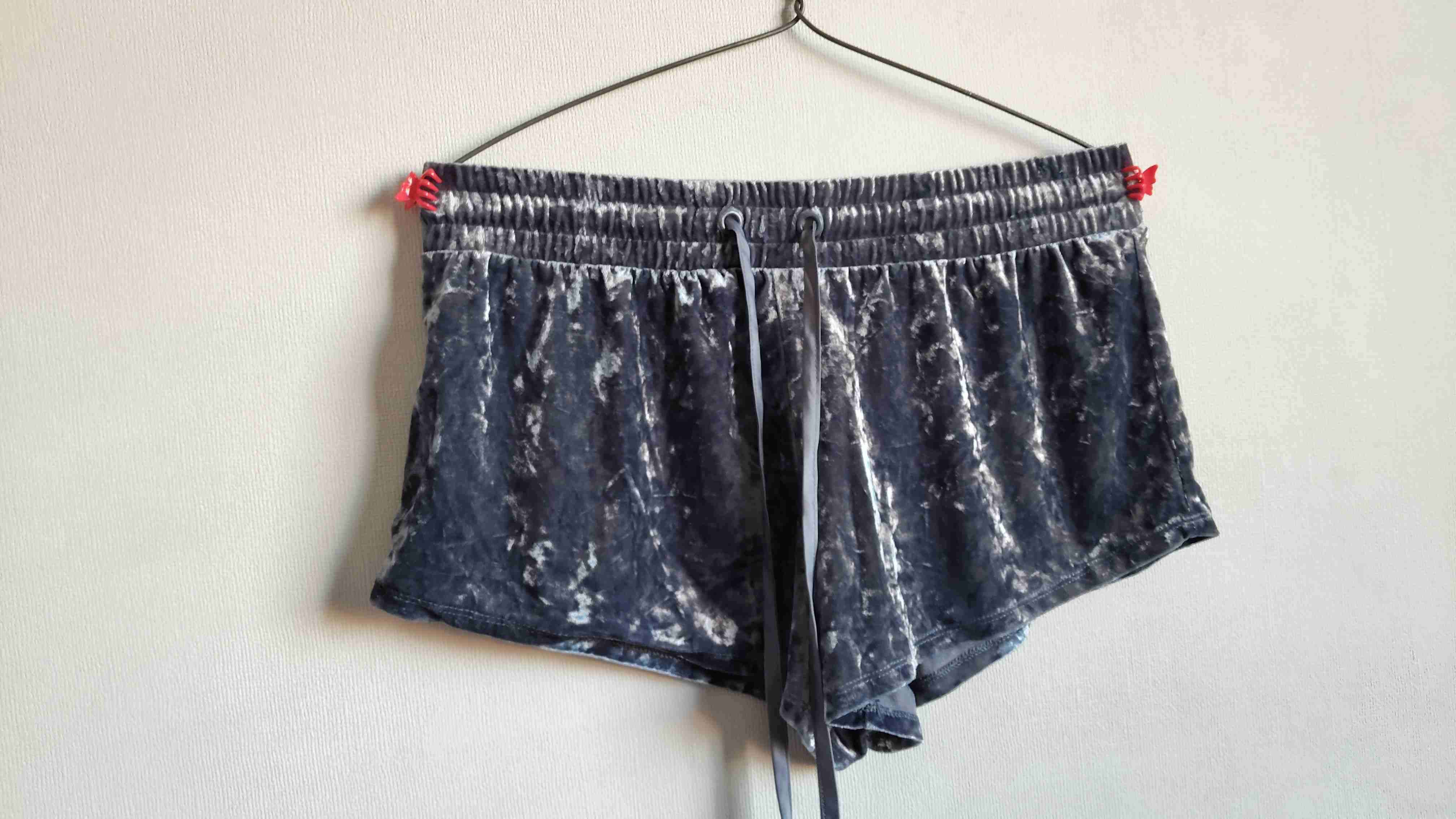 Shorts negros con detalle metálico - miniatura 4