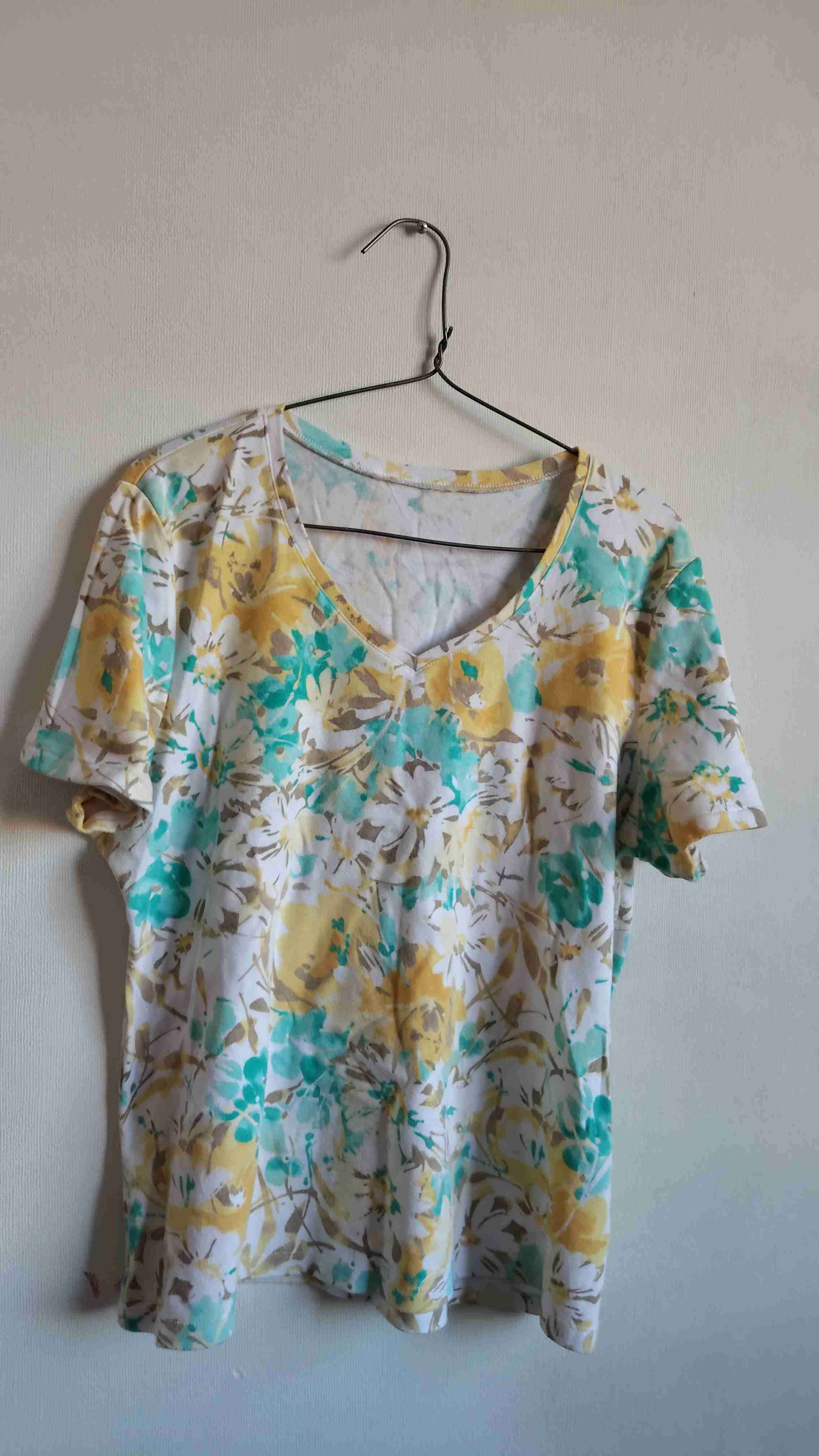 Polera floral amarilla y verde - 1