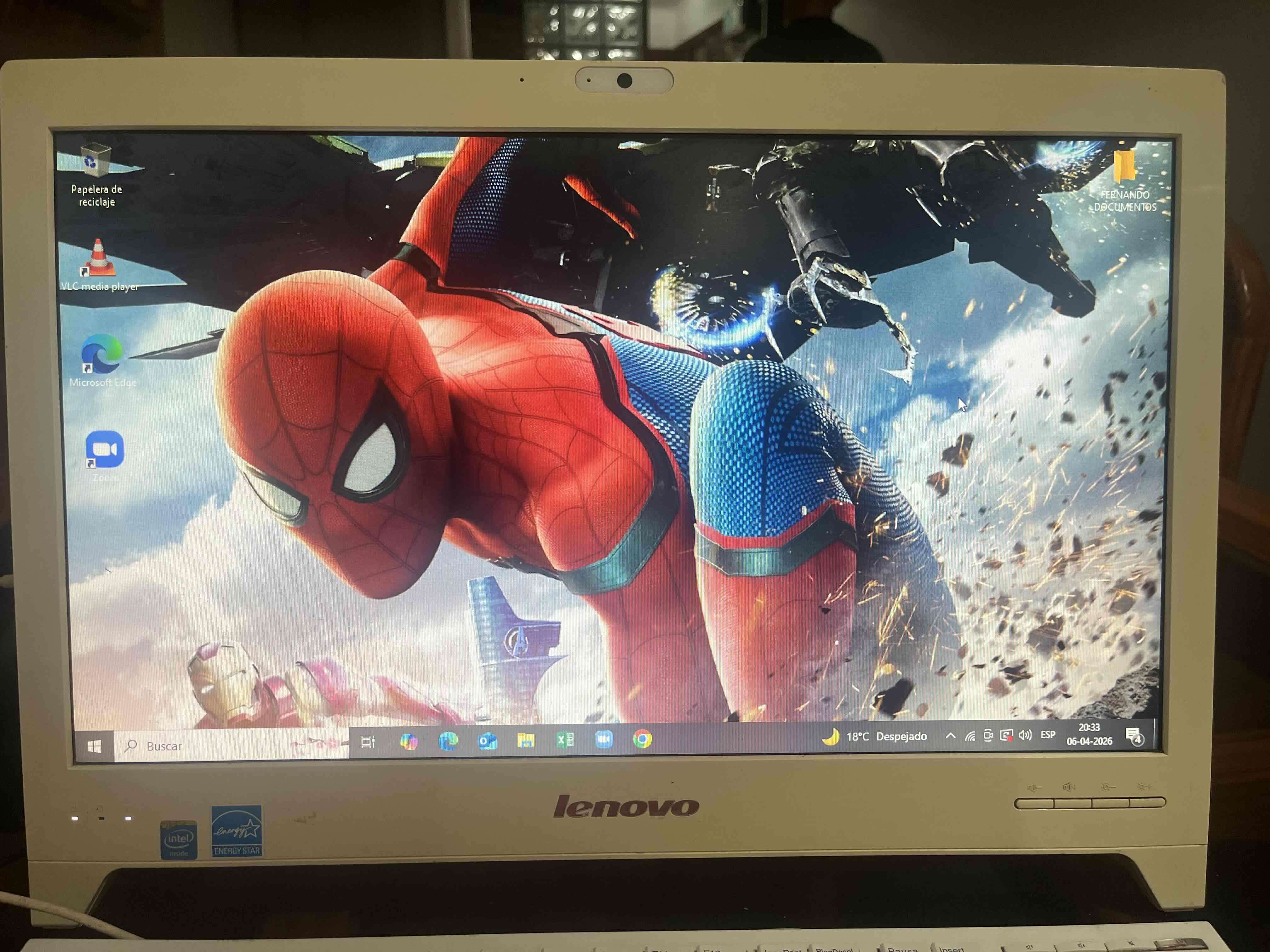 Laptop Lenovo pantalla 18,5 , teclado y mouse ina - miniatura 1