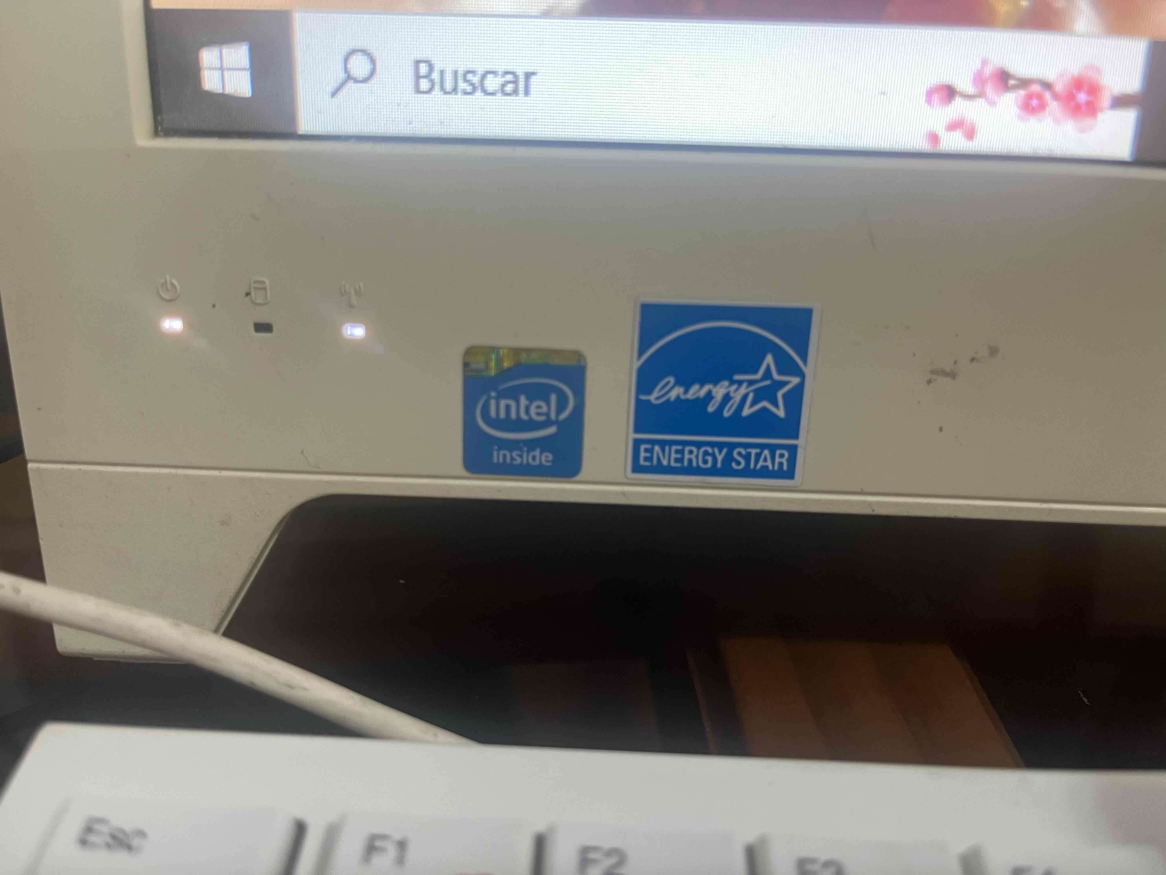 Laptop Lenovo pantalla 18,5 , teclado y mouse ina - miniatura 5