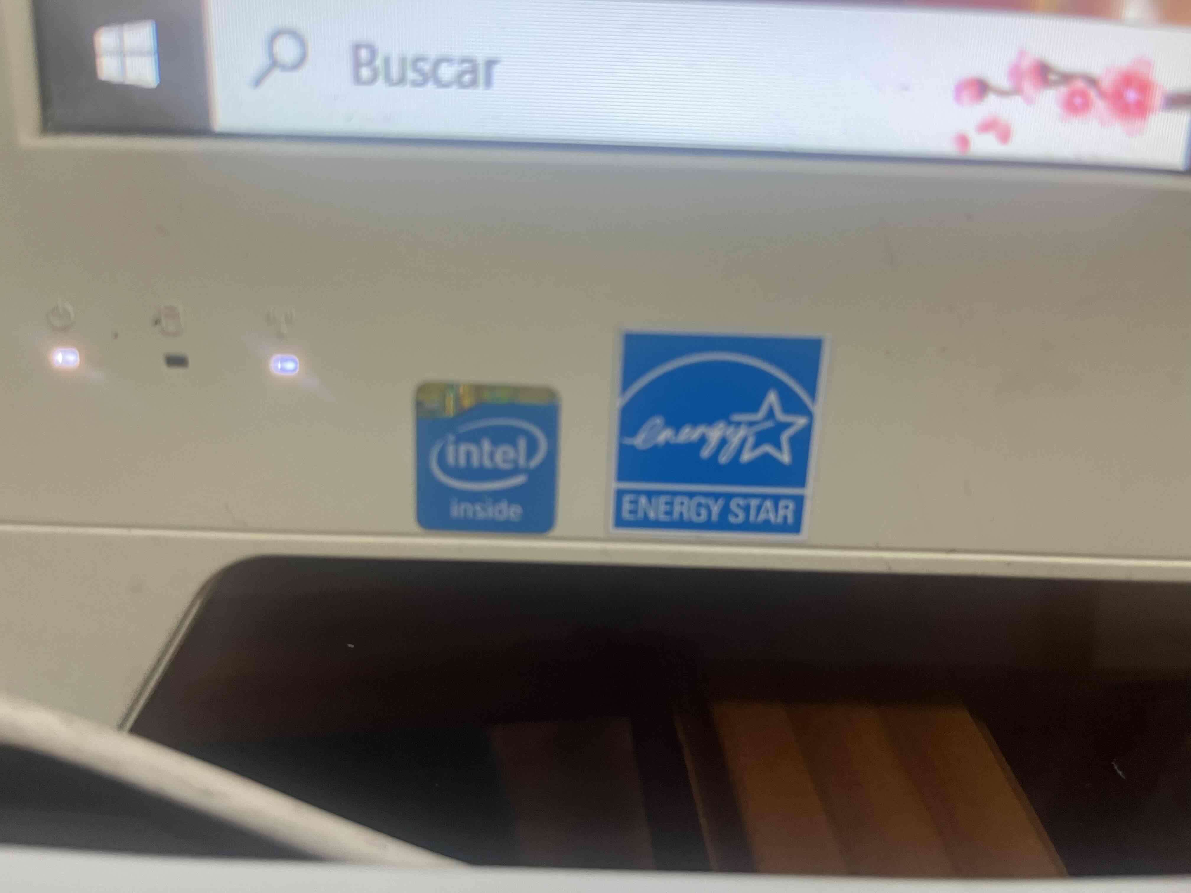 Laptop Lenovo pantalla 18,5 , teclado y mouse ina - miniatura 6