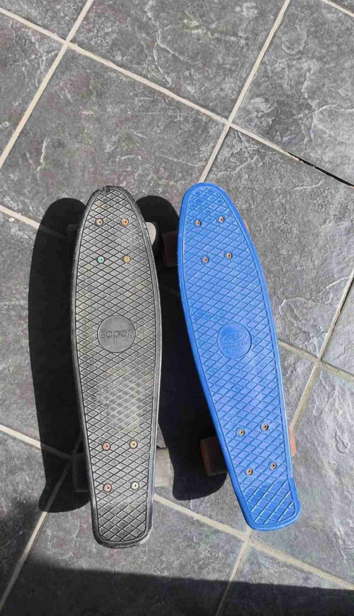 Patinetas estilo Penny negras y azules - miniatura 1