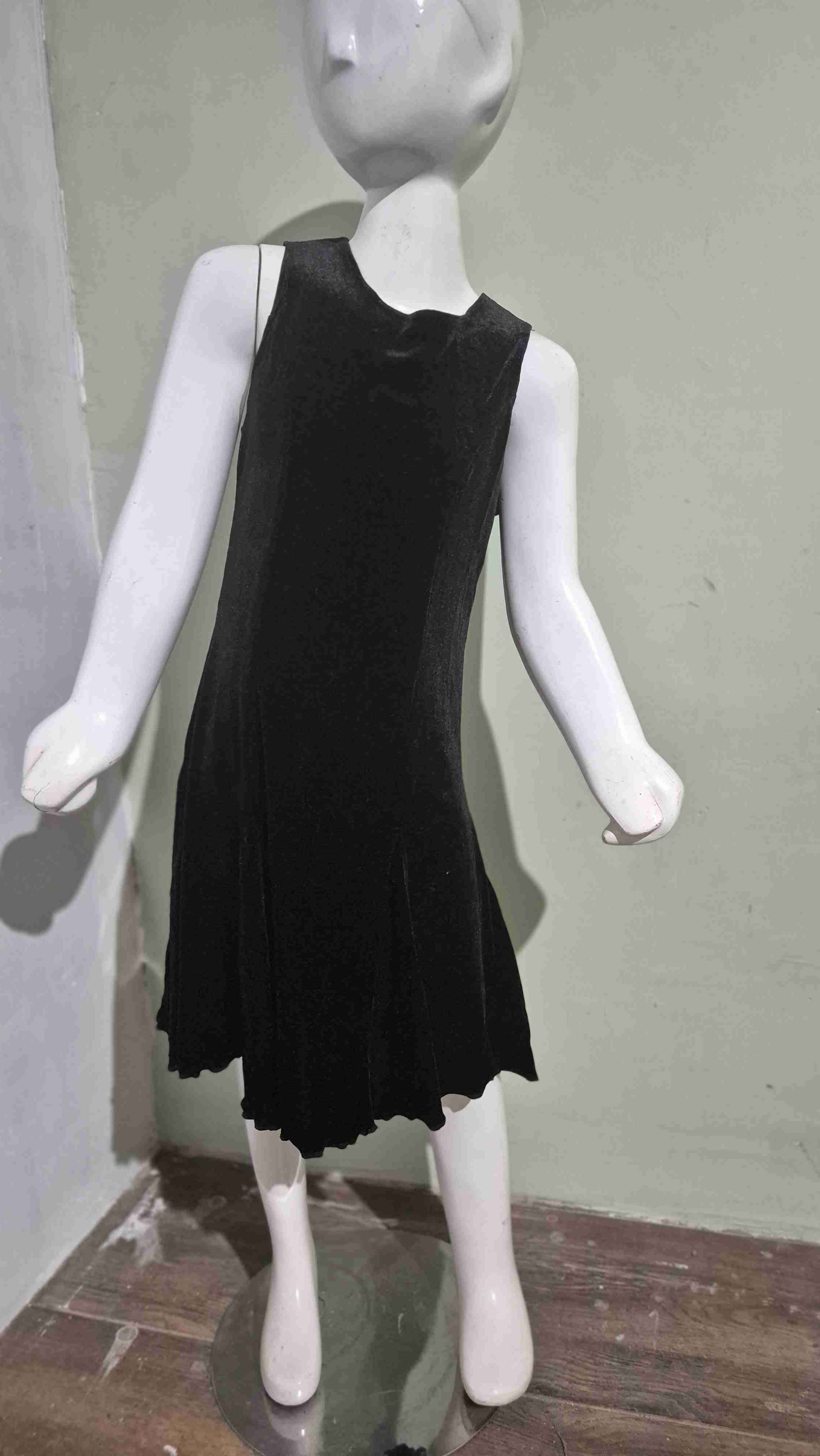 Vestido negro sin mangas - 1