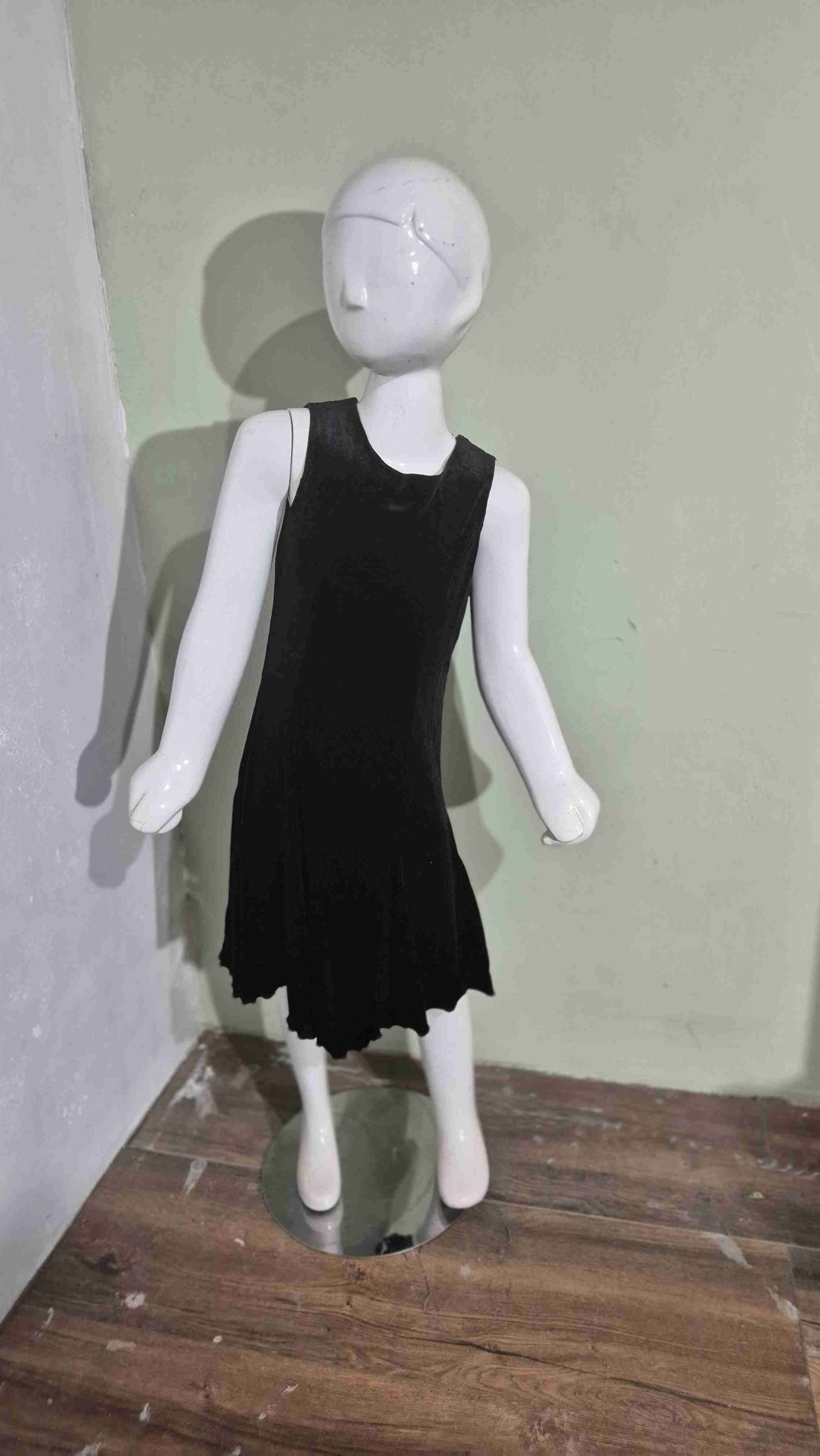 Vestido negro sin mangas - 2