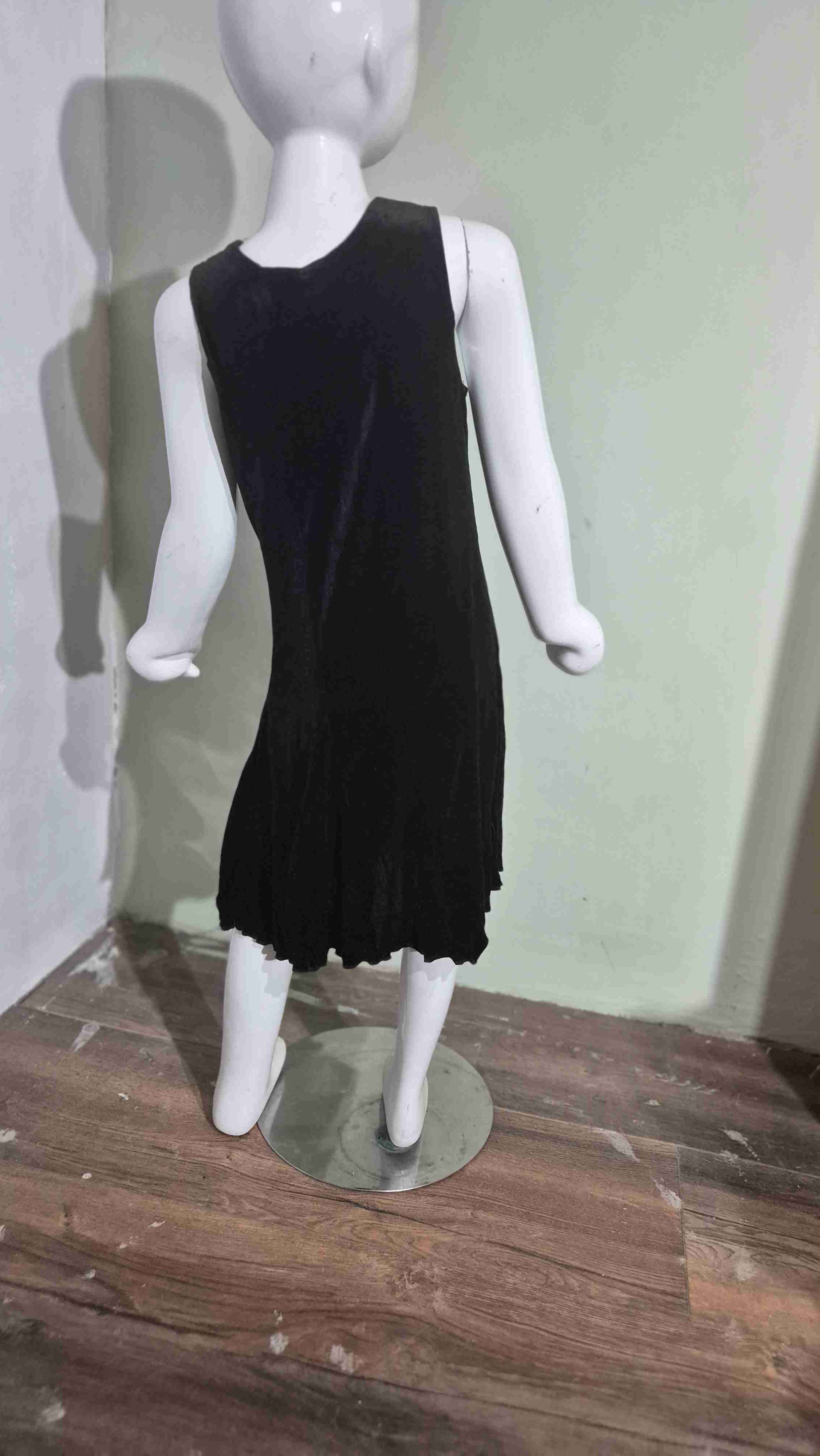 Vestido negro sin mangas - 3