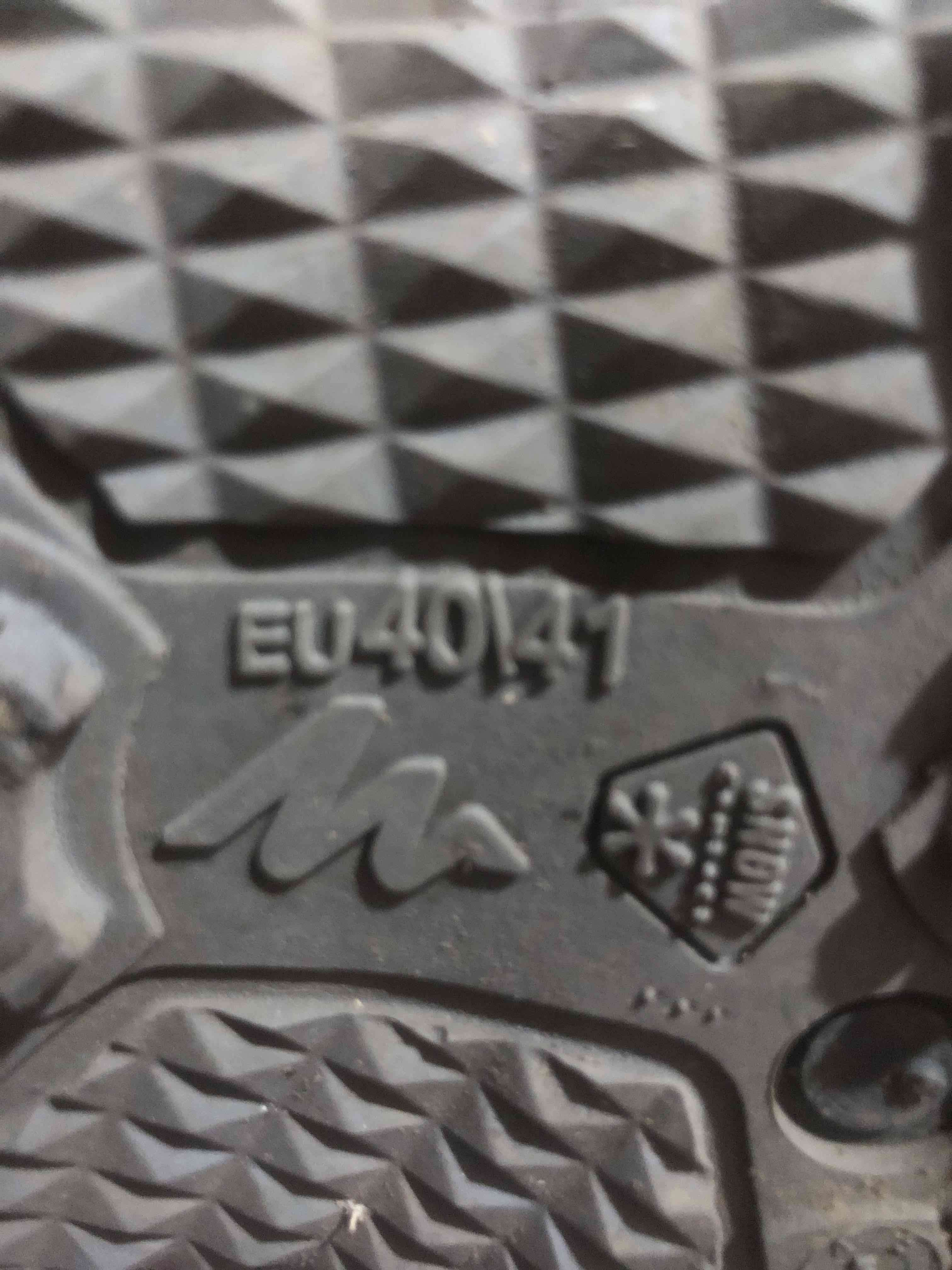 Botas impermeables negras y grises - miniatura 5