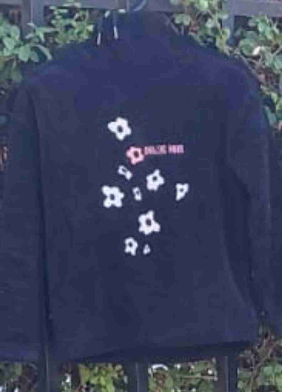 Polerón negro con estampado floral - miniatura 2