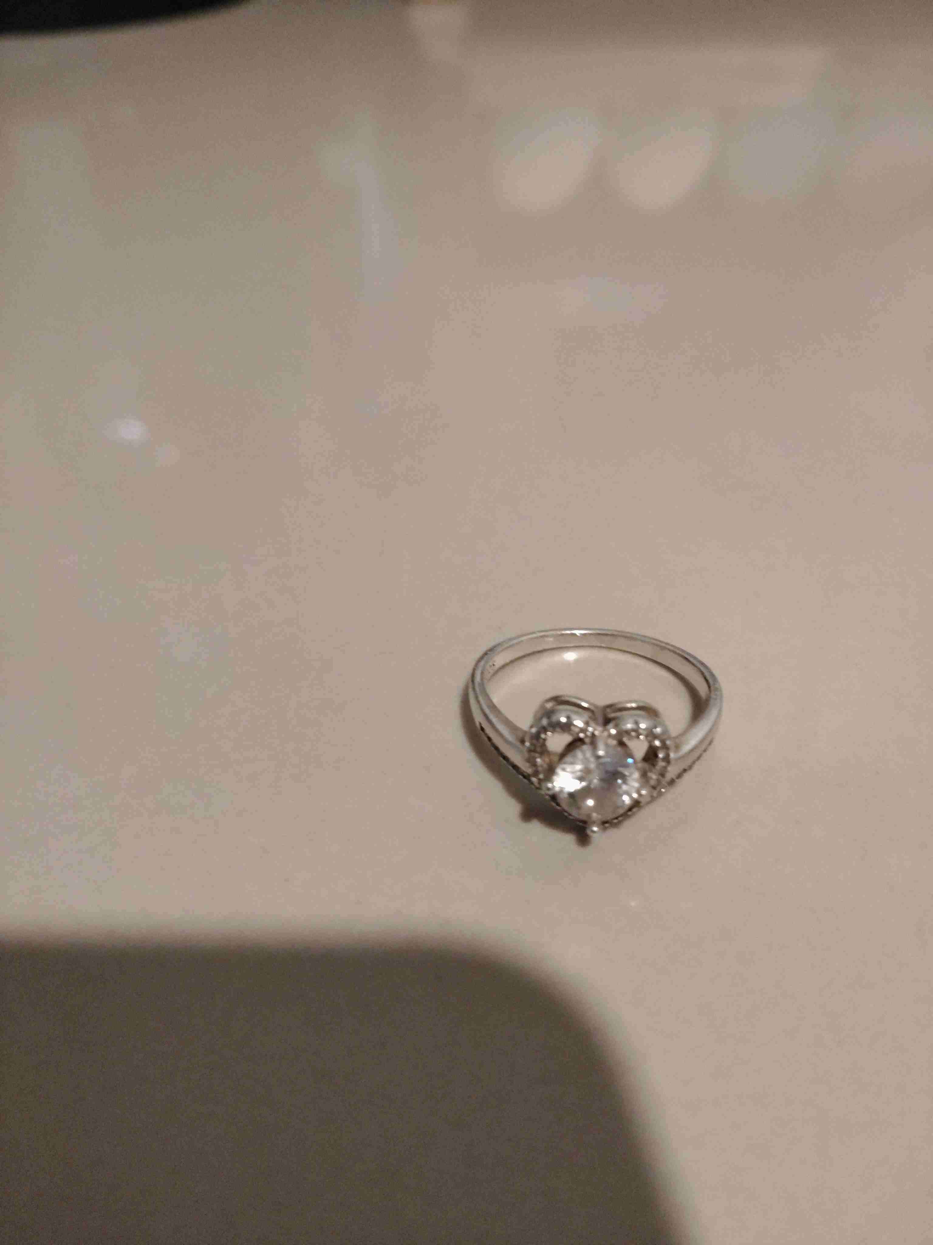 Anillo de plata con piedra brillante - miniatura 1
