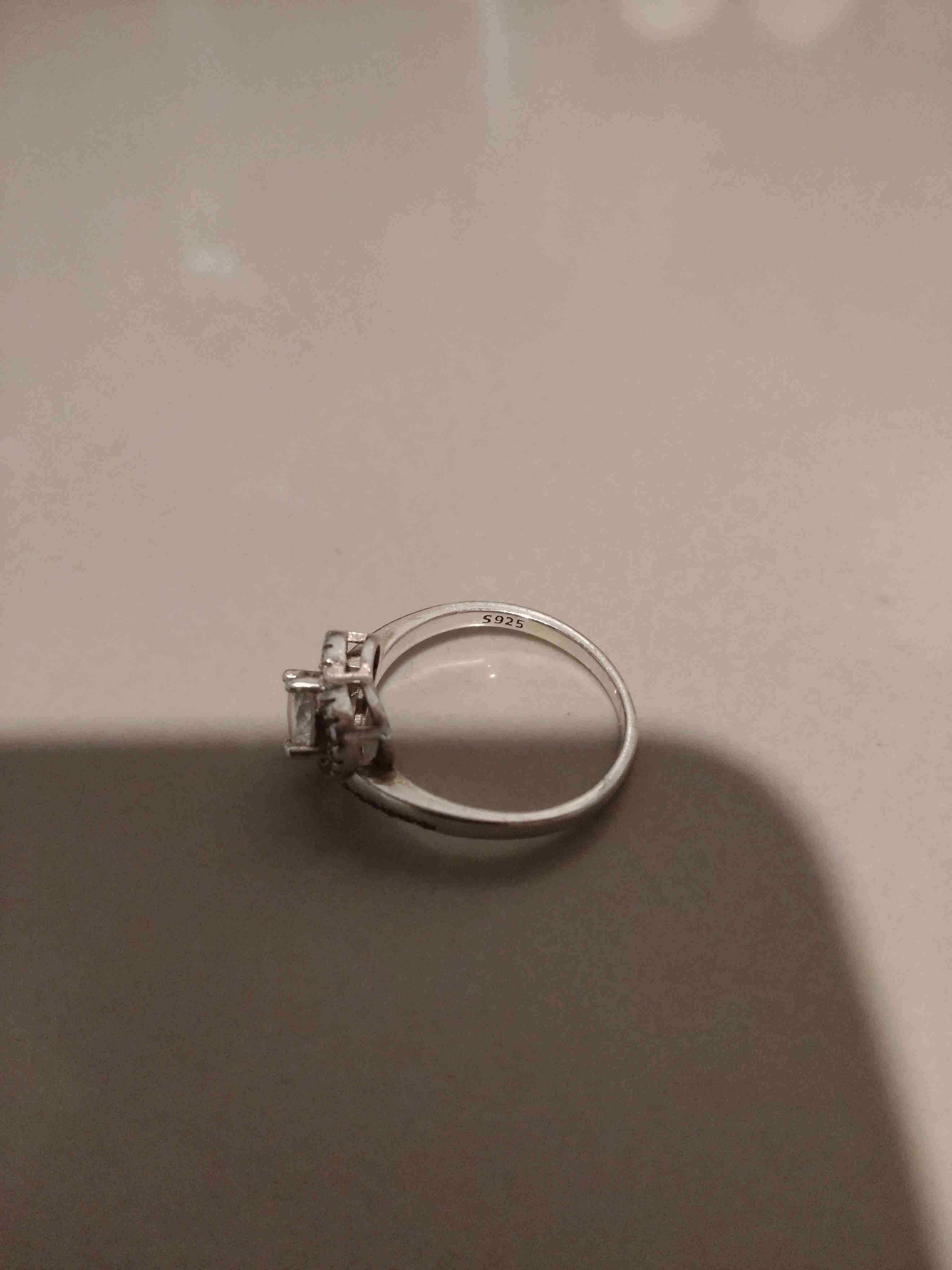 Anillo de plata con piedra brillante - miniatura 3