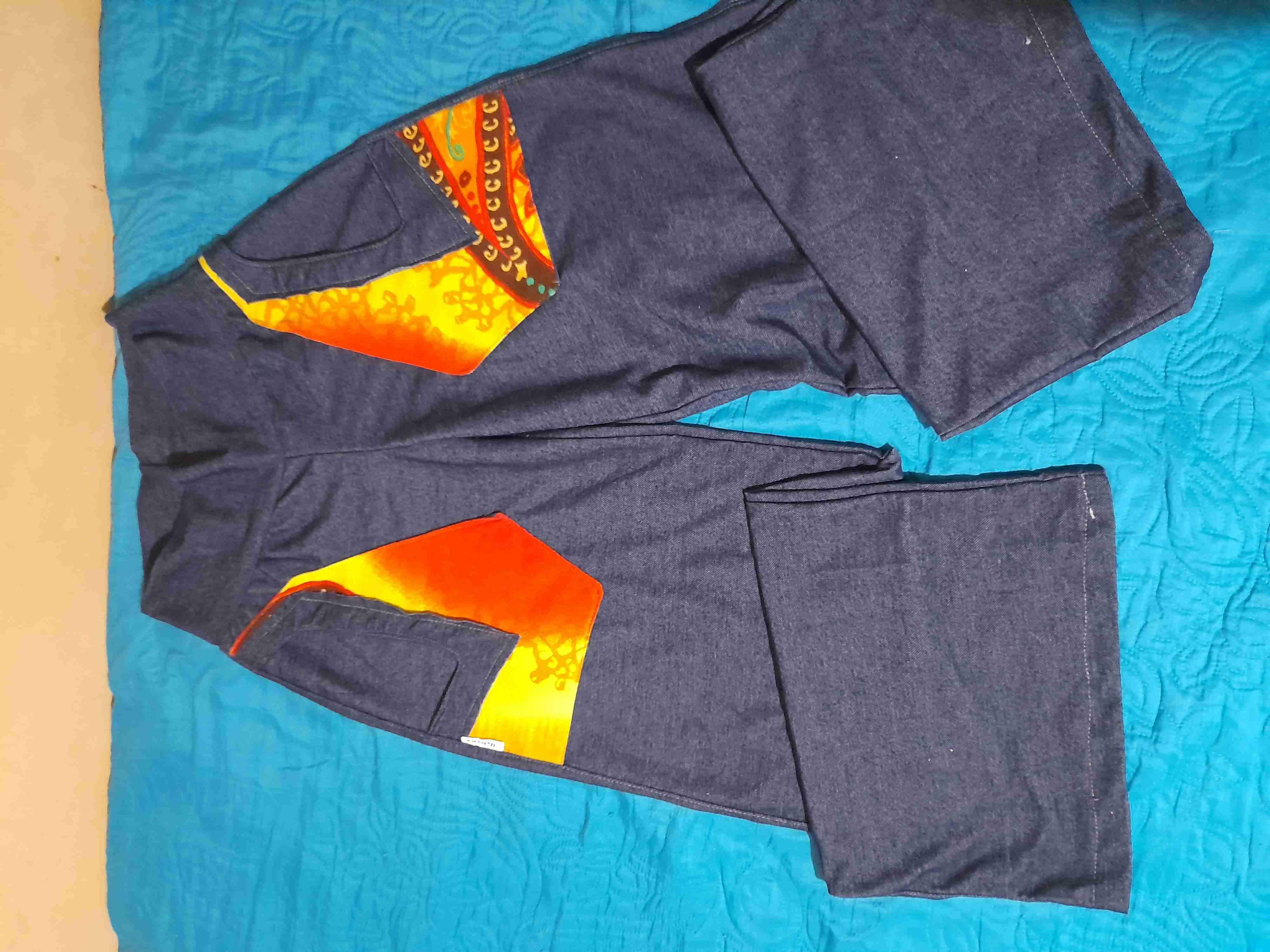 Pantalón ancho con detalles naranjas y otros diseñ - miniatura 5