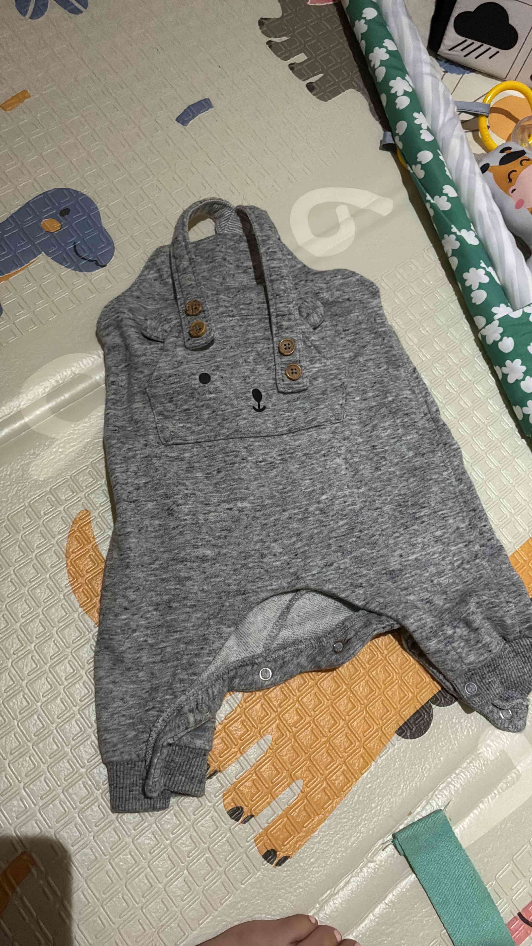 Enterito gris con diseño de oso