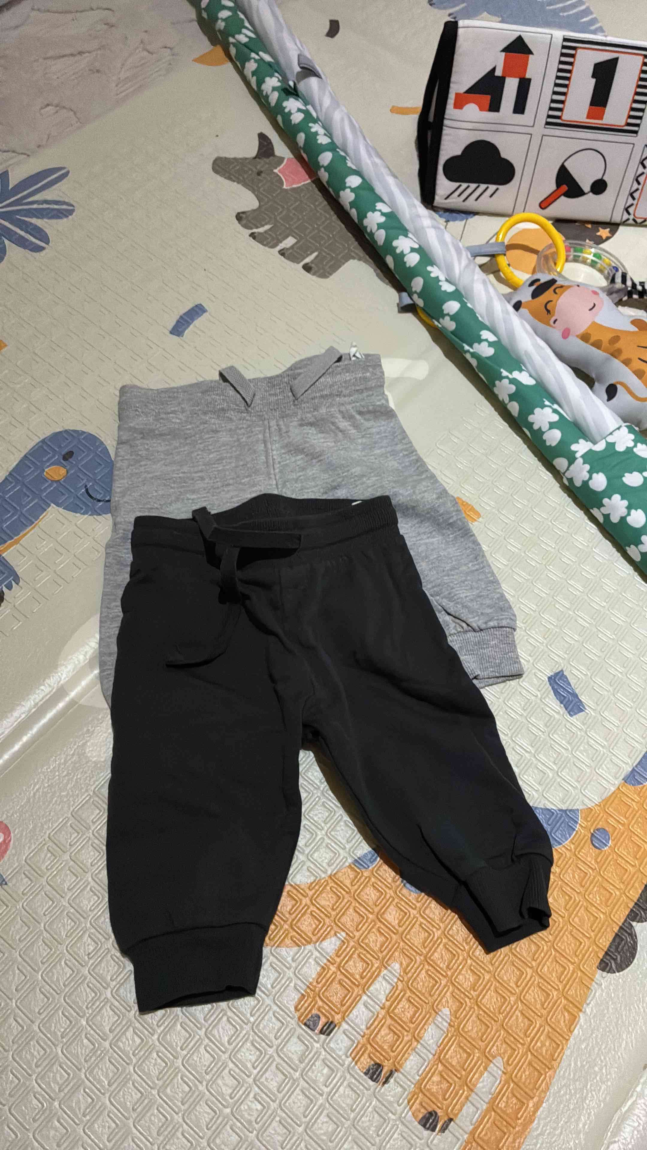 Conjunto ropa de bebé gris y negro