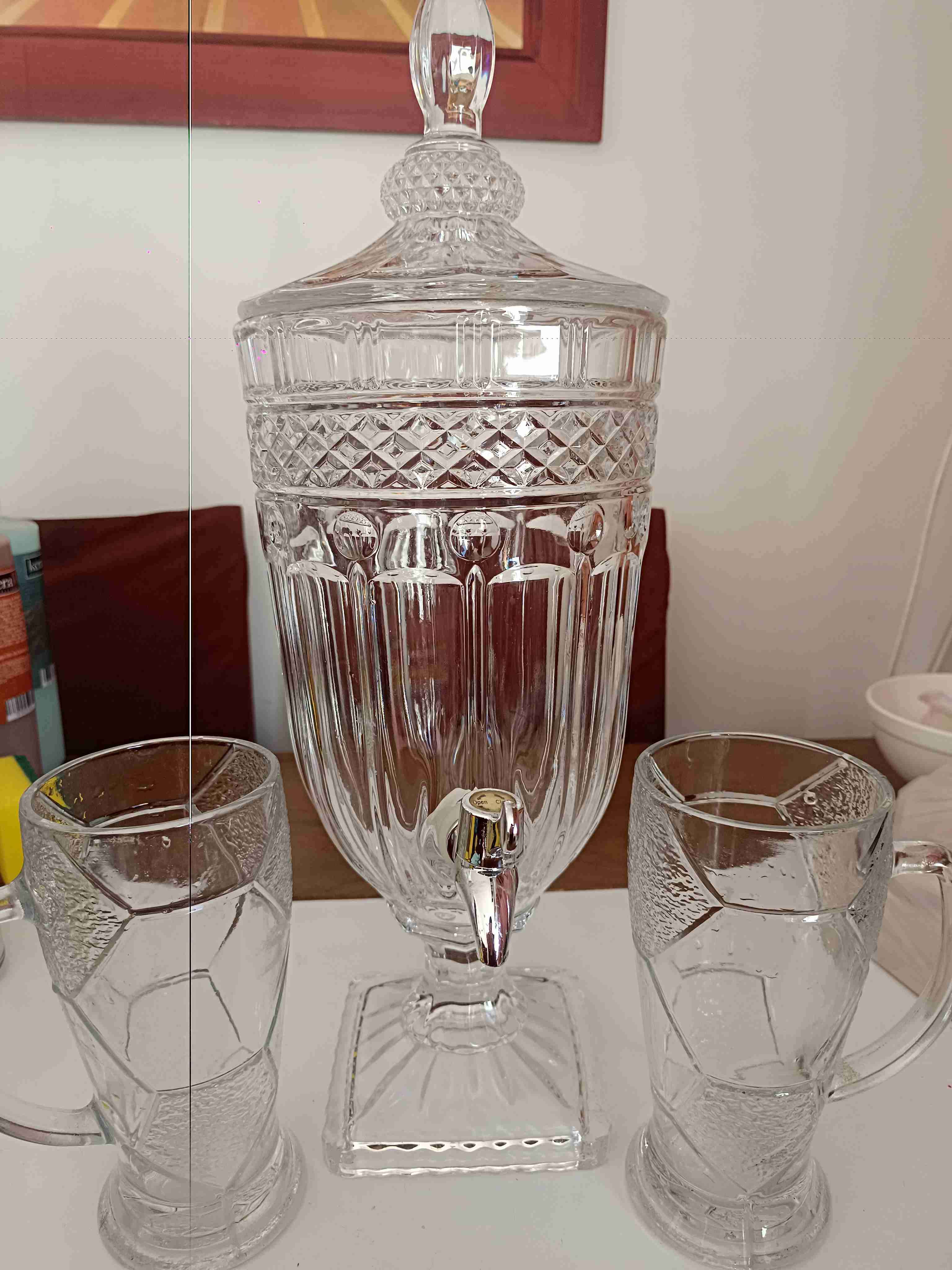 Dispensador de vidrio con vasos