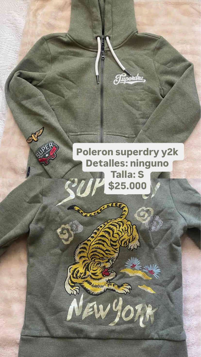 Polerón verde con diseño tigre