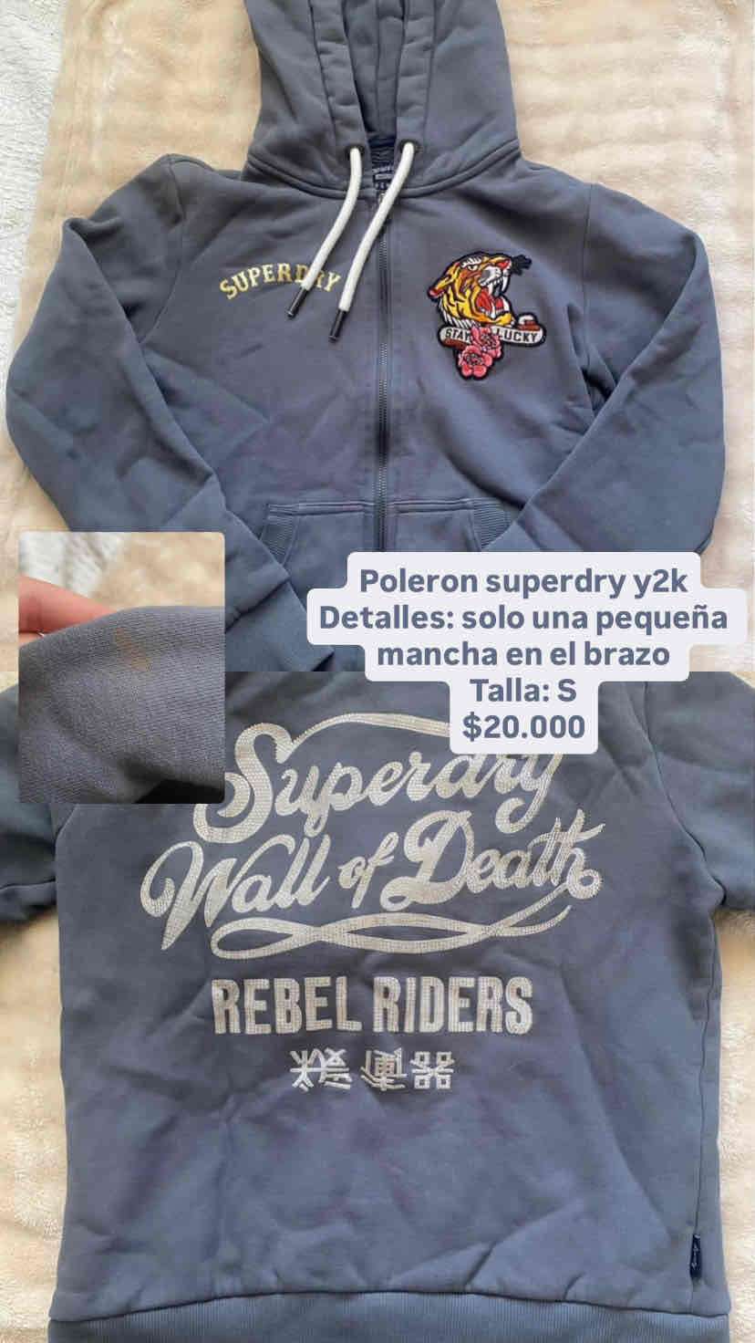 Polerón Superdry Y2K gris con estampado