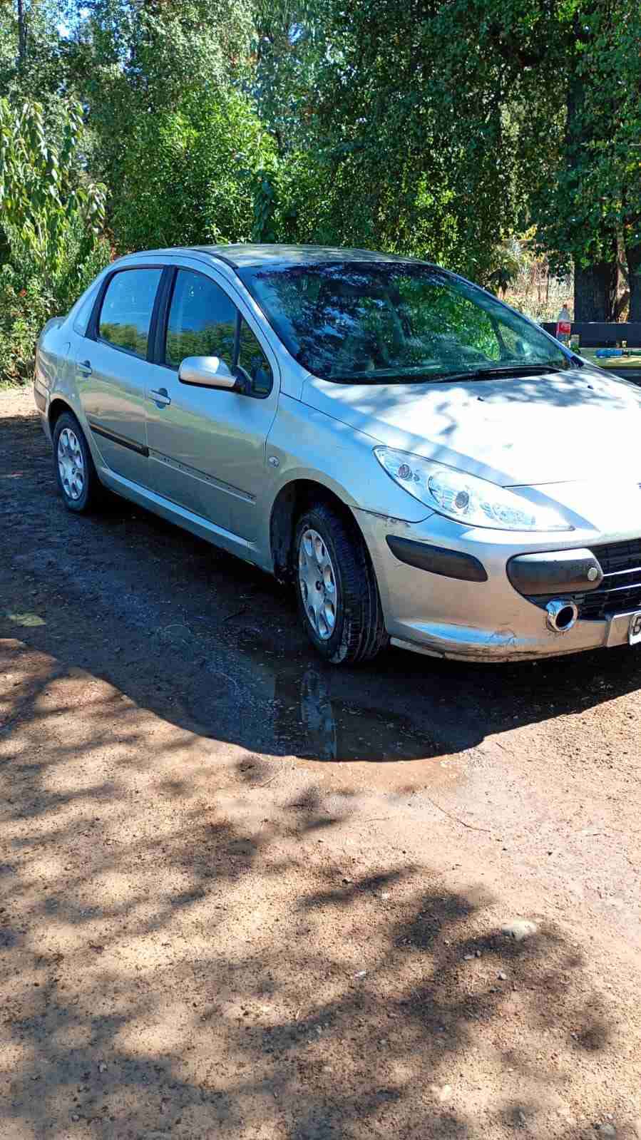 Peugeot 307 año 2008 diesel sedán color plata - 3