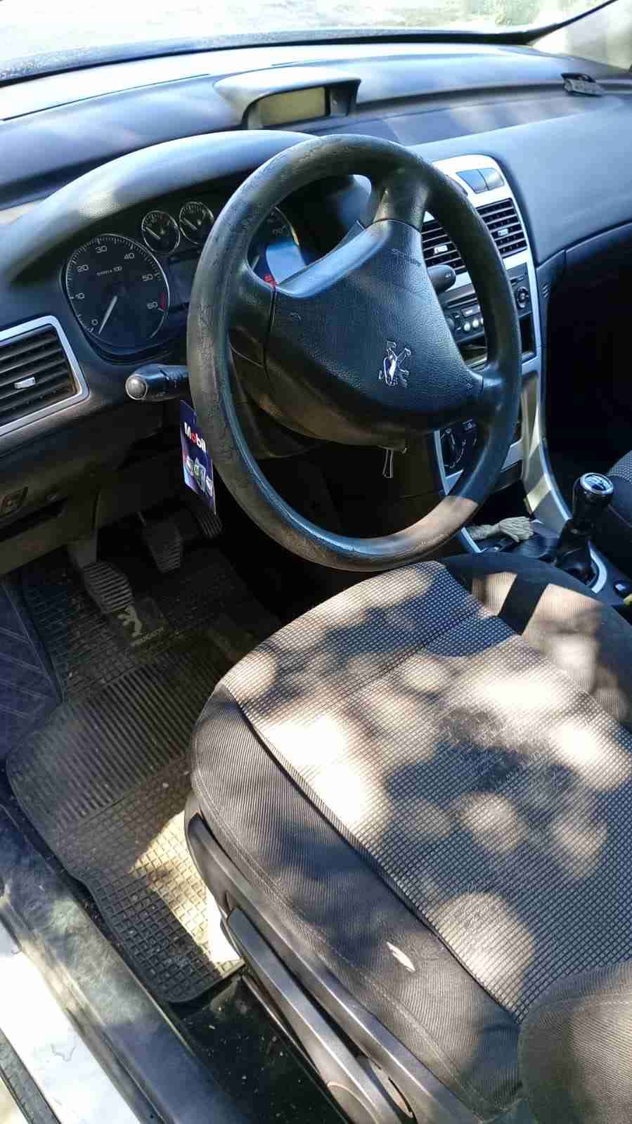 Peugeot 307 año 2008 diesel sedán color plata - 4