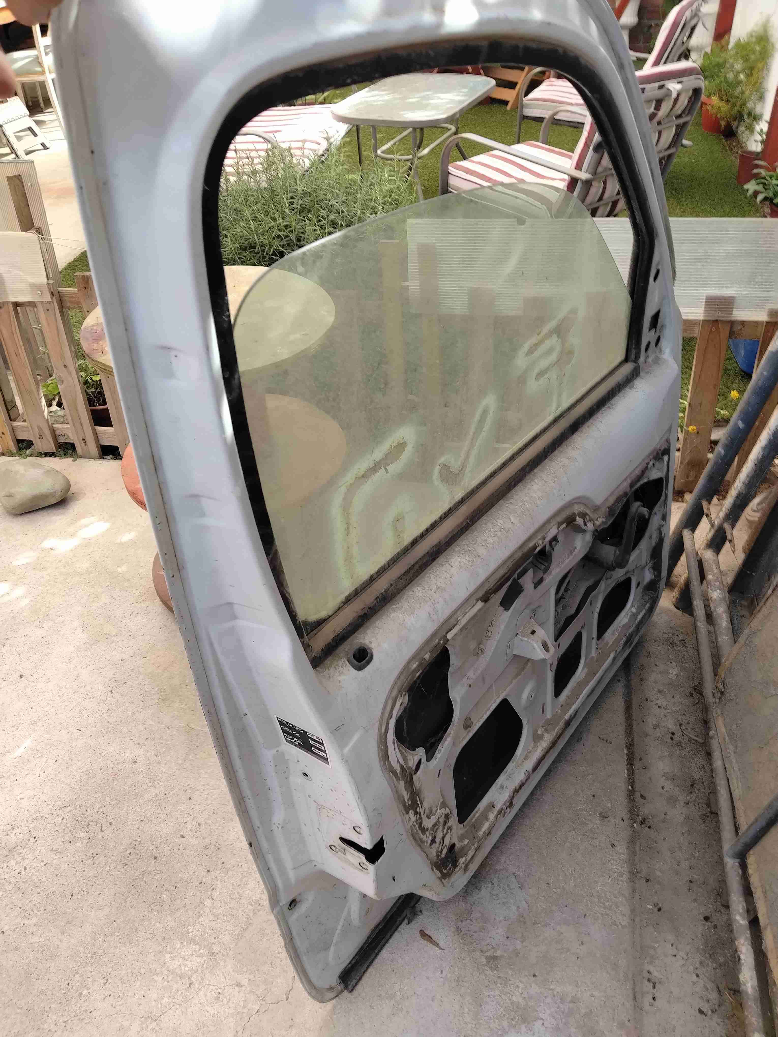 Puerta de auto con vidrio - 1