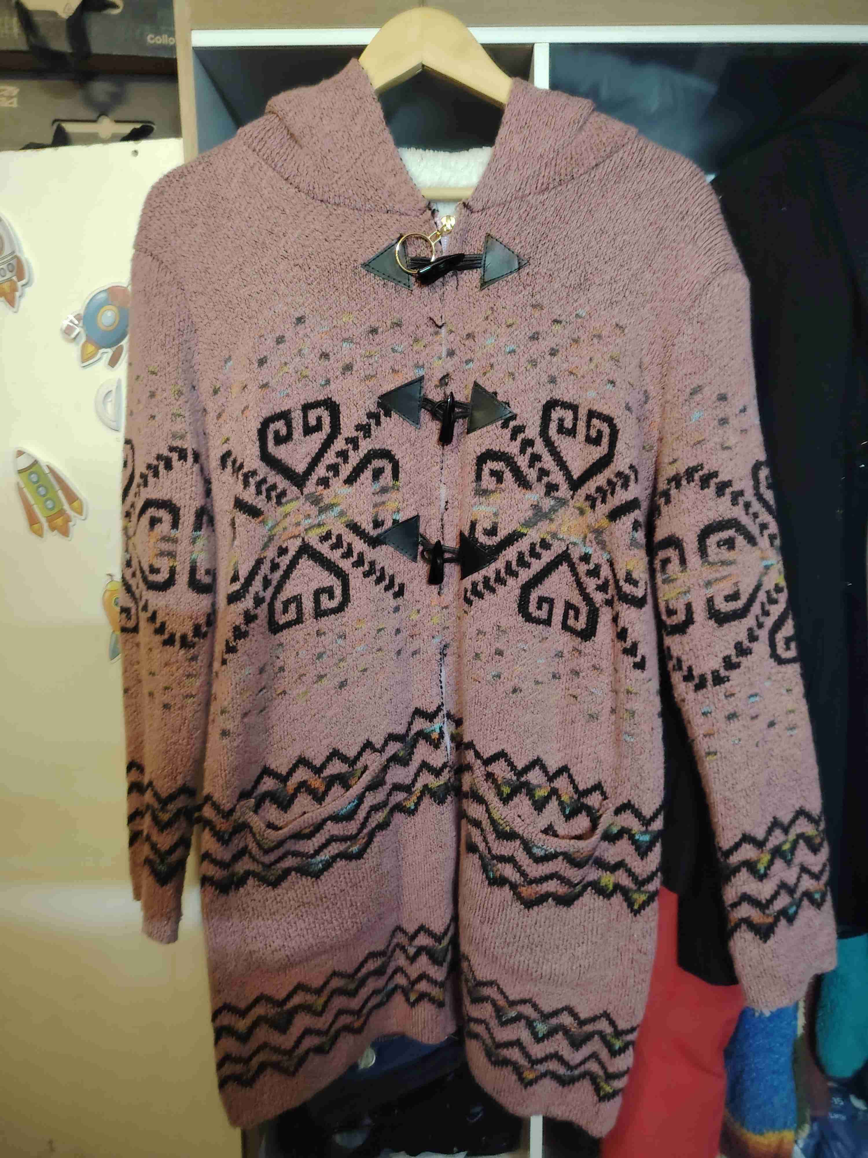 Abrigo tejido con diseño étnico