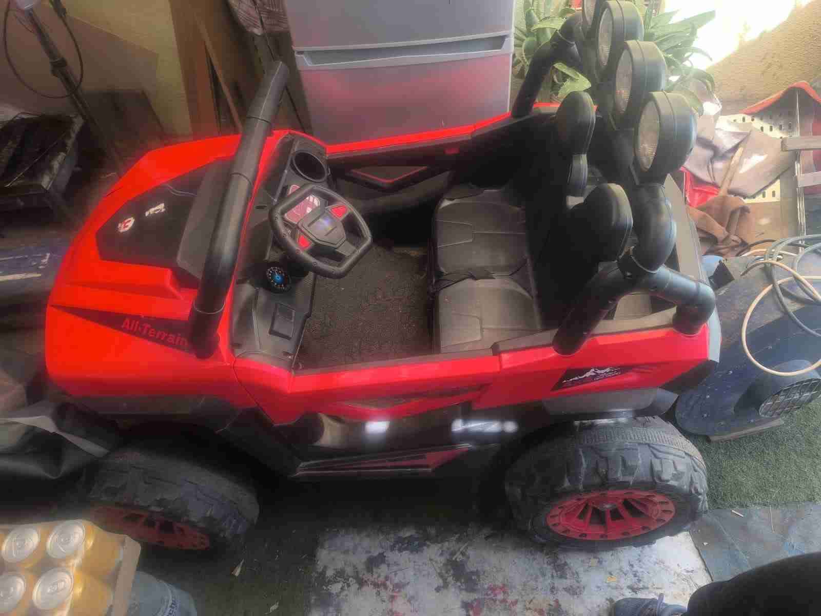 Auto eléctrico infantil rojo a control remoto - 2